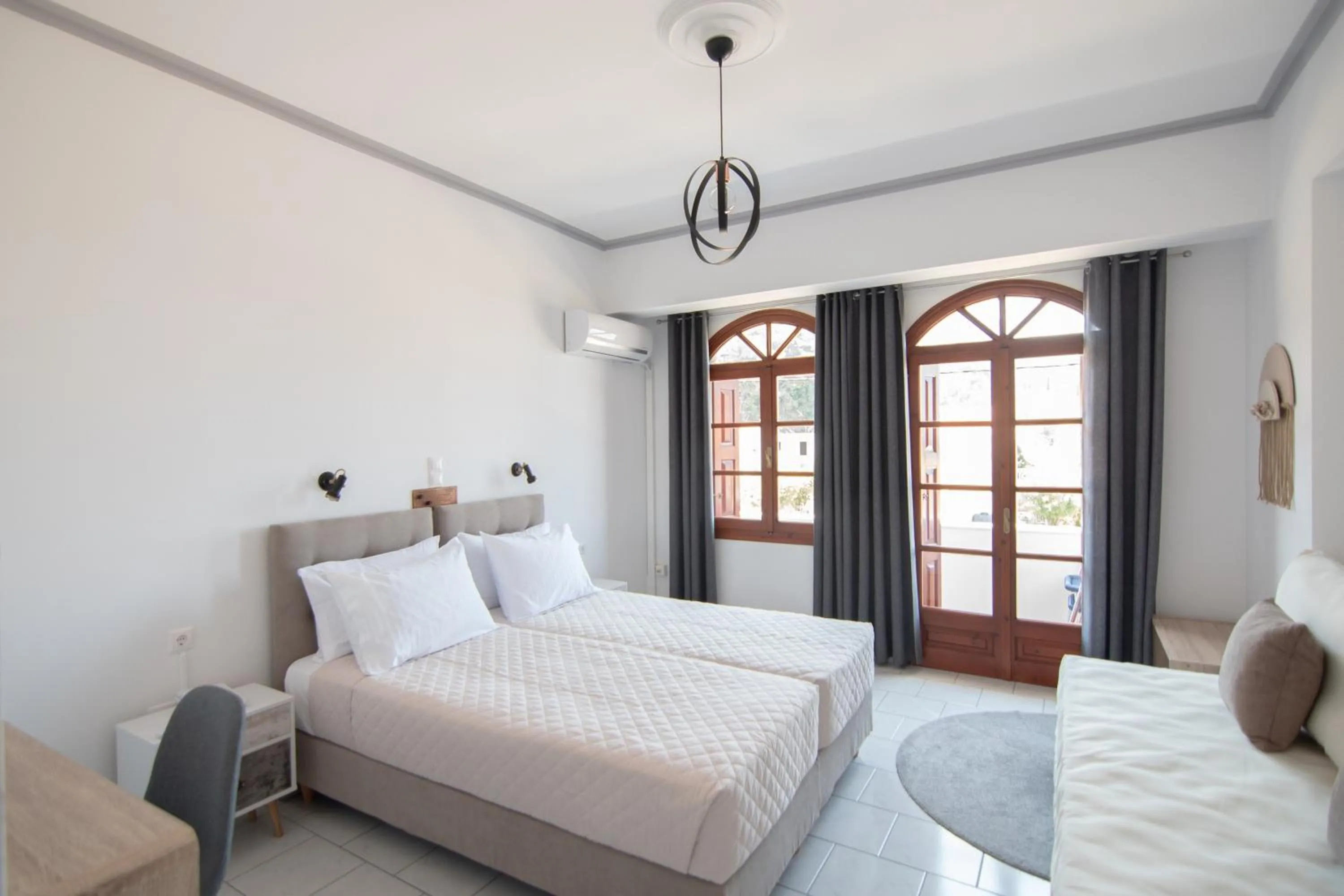 Photo of the whole room, Bed in Iro's Residence