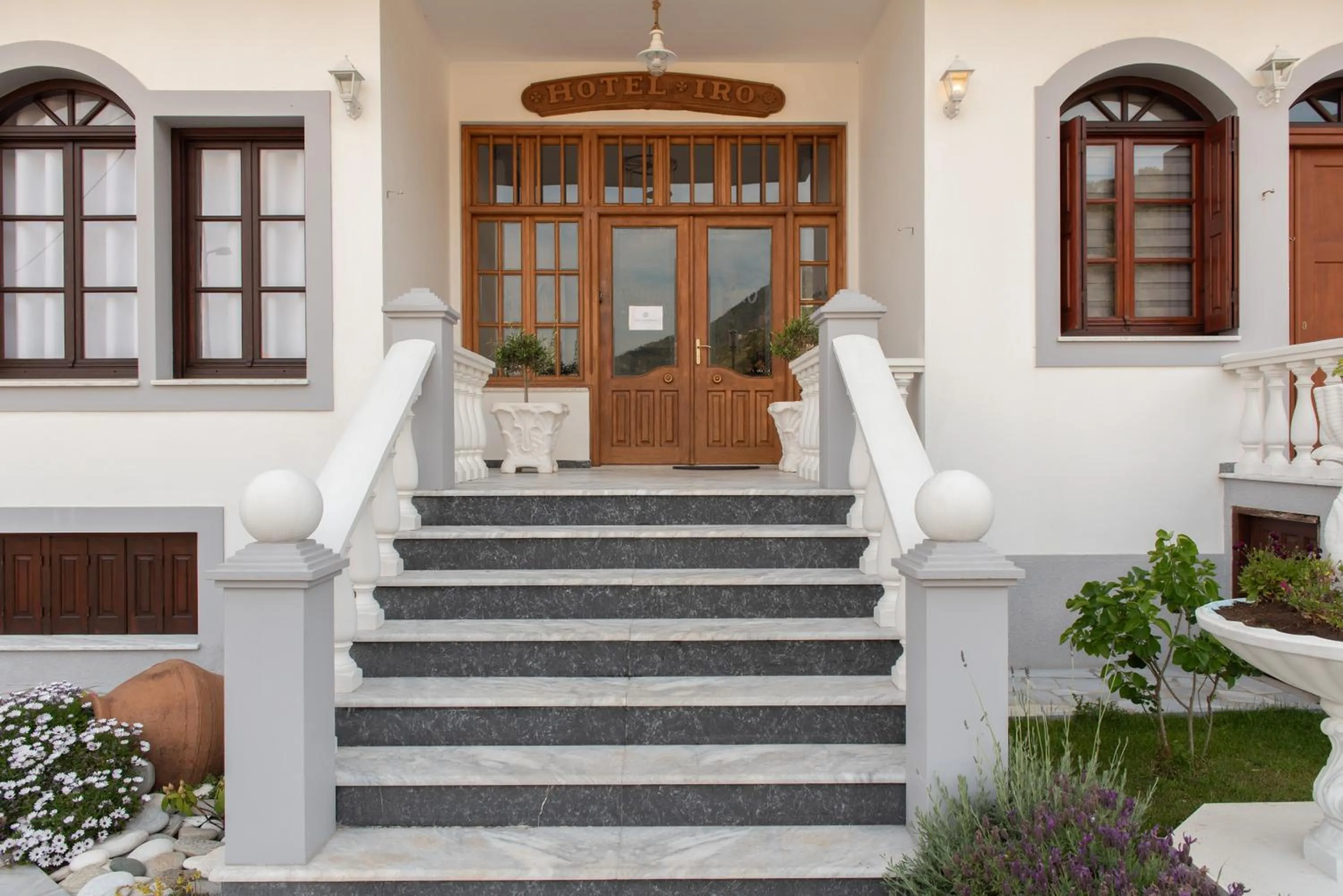 Facade/entrance in Iro's Residence