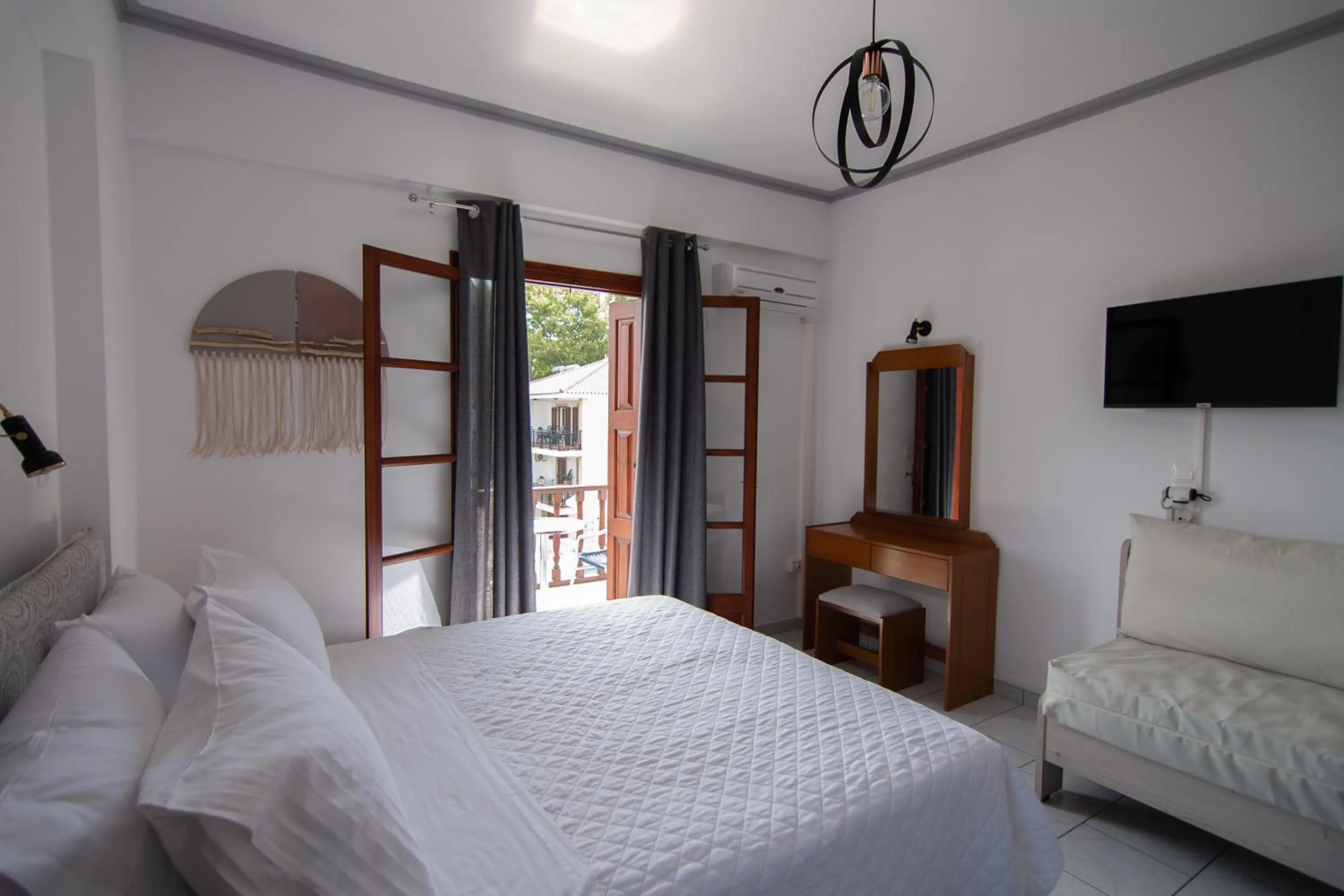 Photo of the whole room, Bed in Iro's Residence