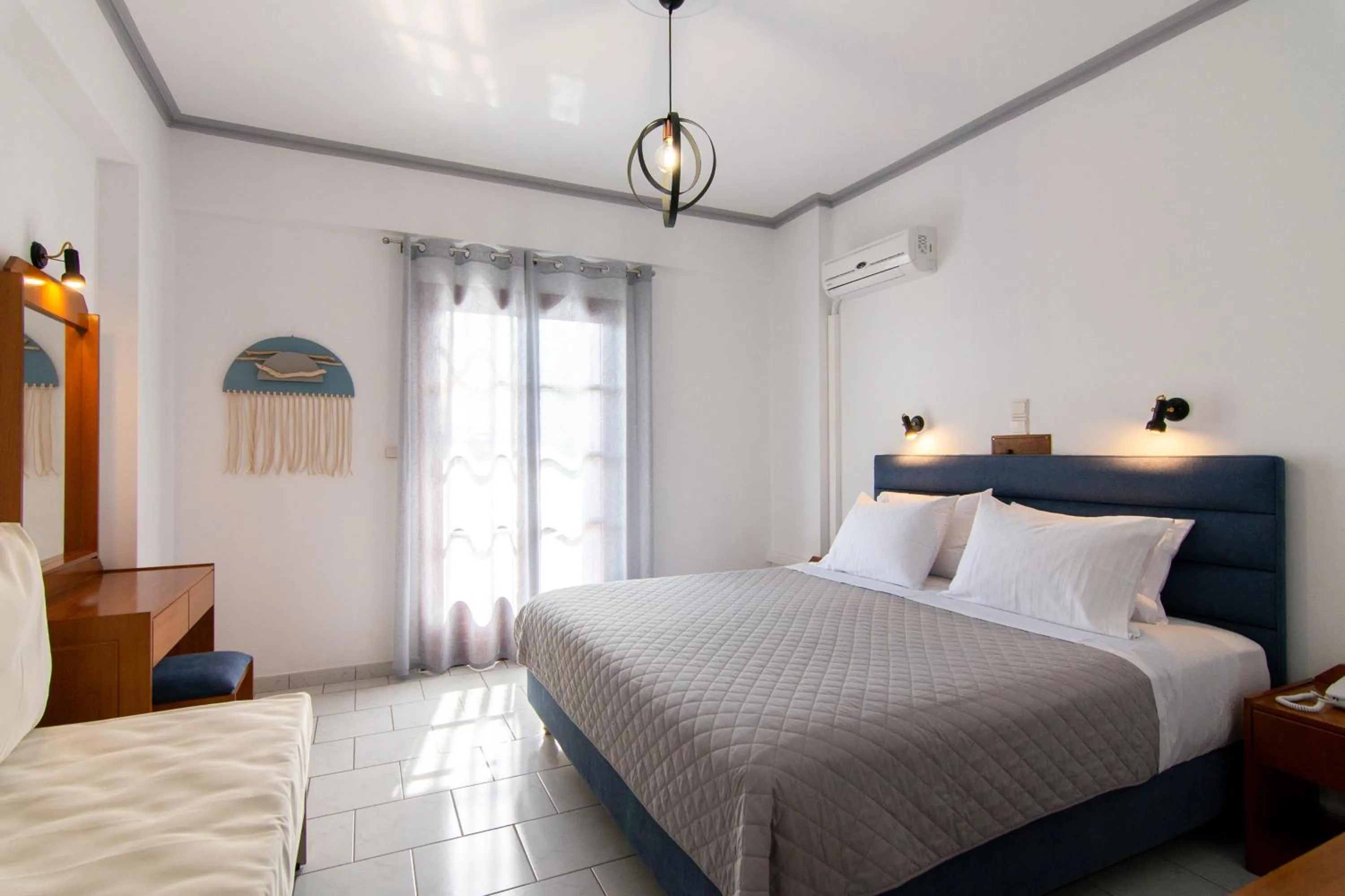 Photo of the whole room, Bed in Iro's Residence