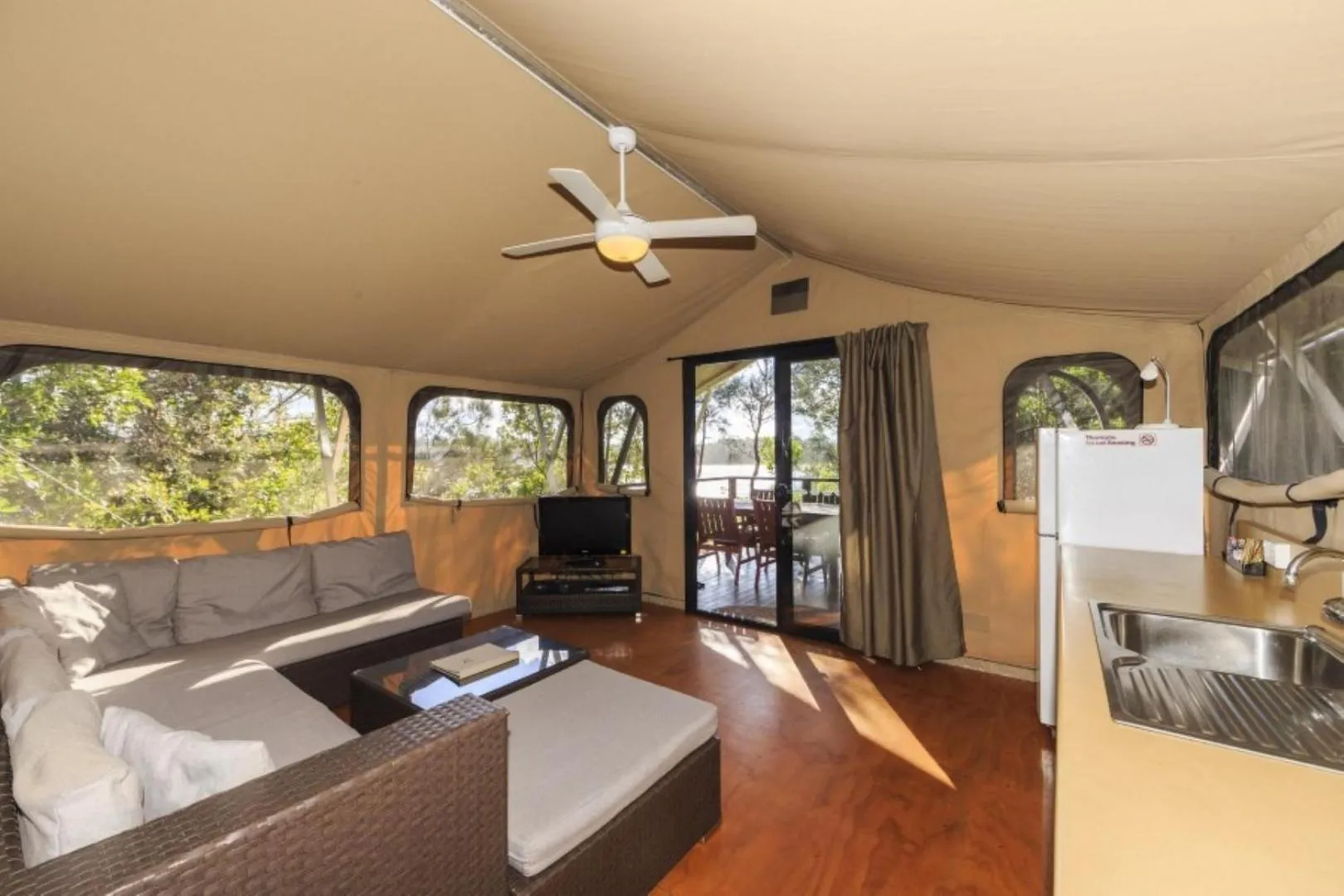 Dining area in Reflections Red Rock - Holiday Park