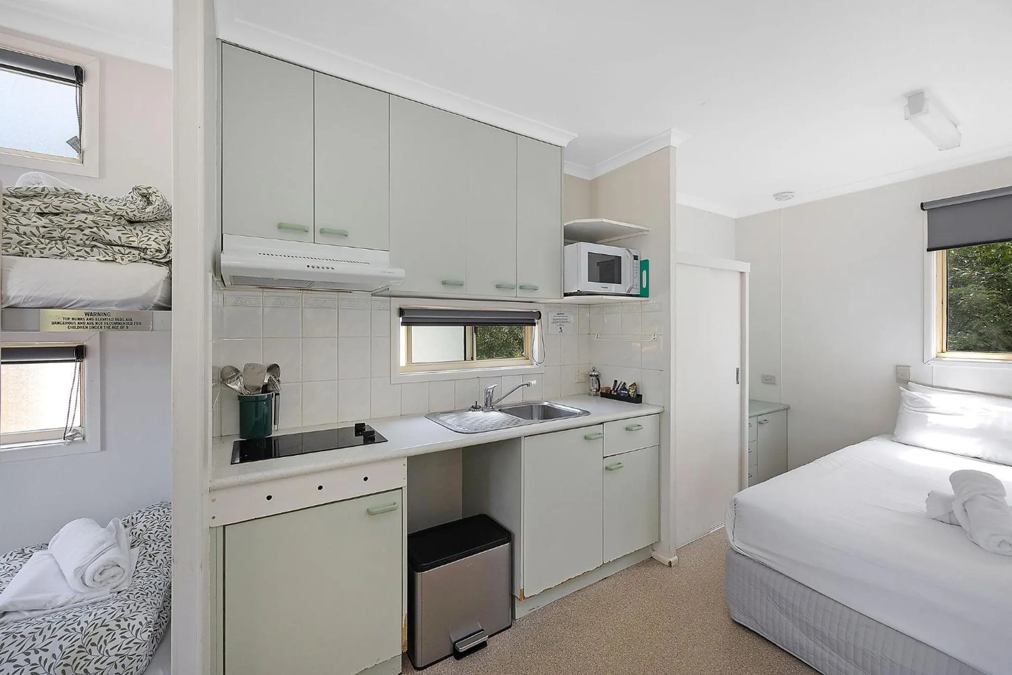 Kitchen or kitchenette, Bed in Reflections Nambucca Heads - Holiday Park