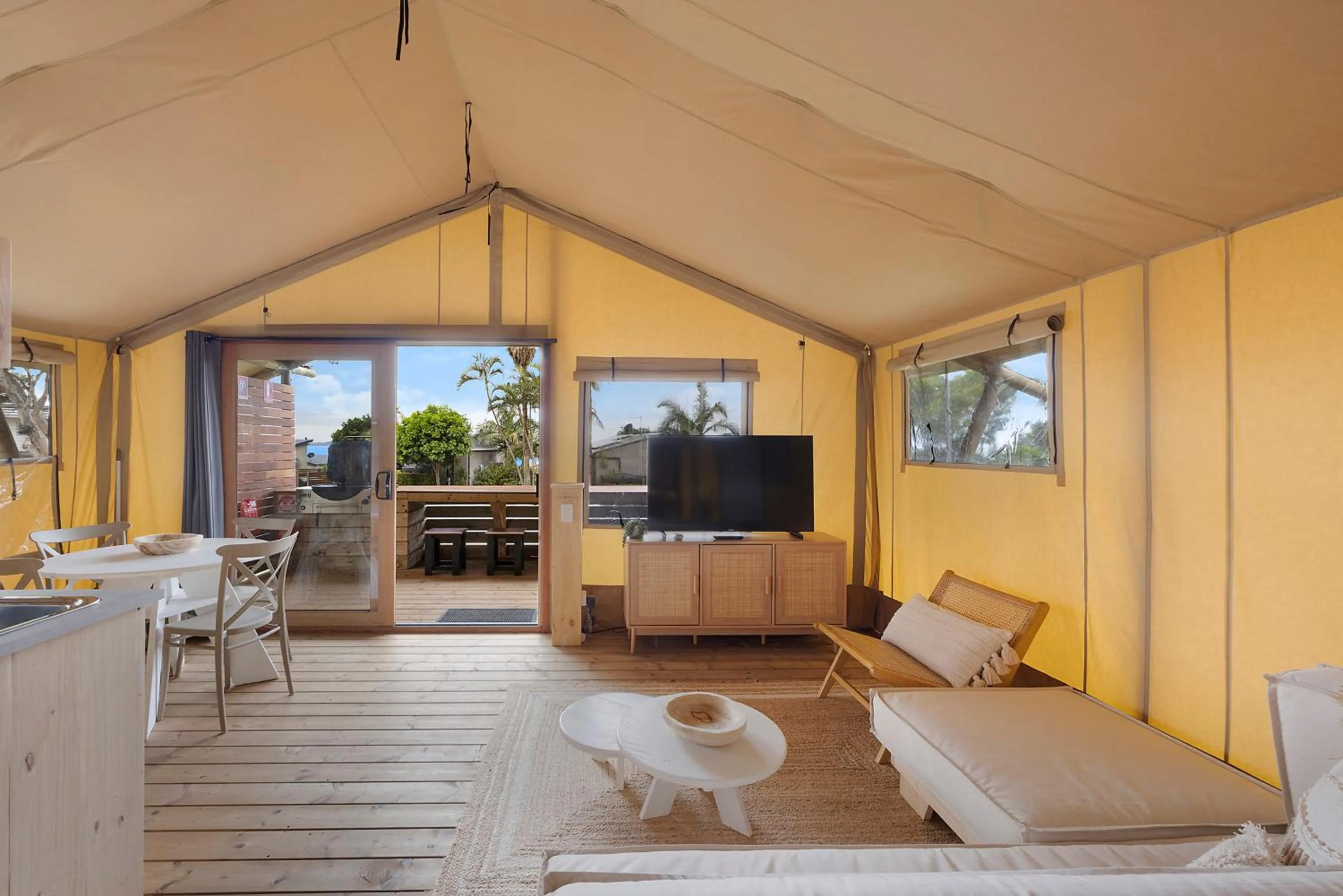 TV and multimedia in Reflections Bonny Hills - Holiday Park