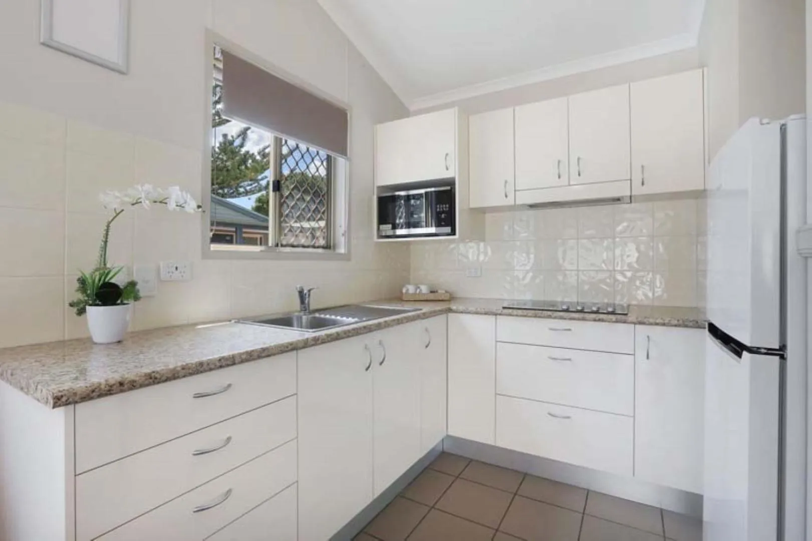Kitchen or kitchenette in Reflections Tuncurry - Holiday Park