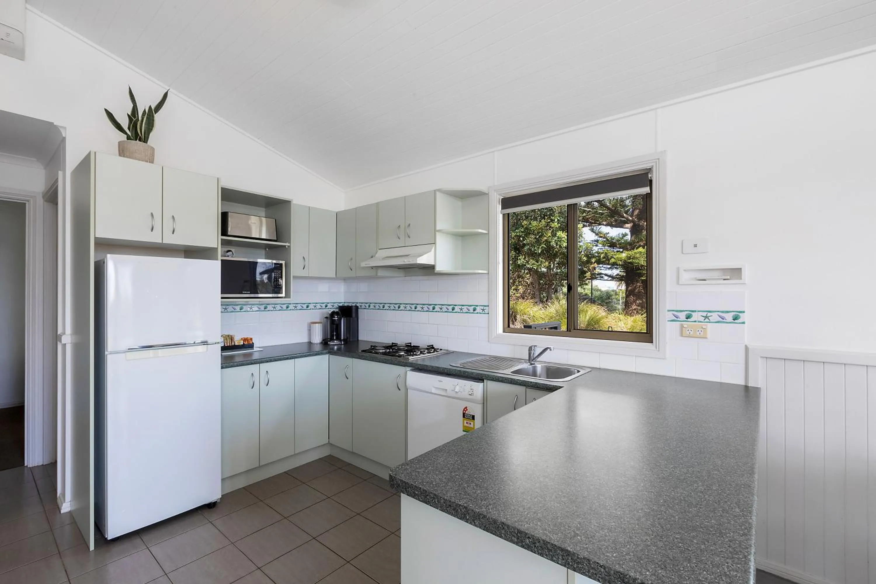 Kitchen or kitchenette in Reflections Forster Beach - Holiday Park