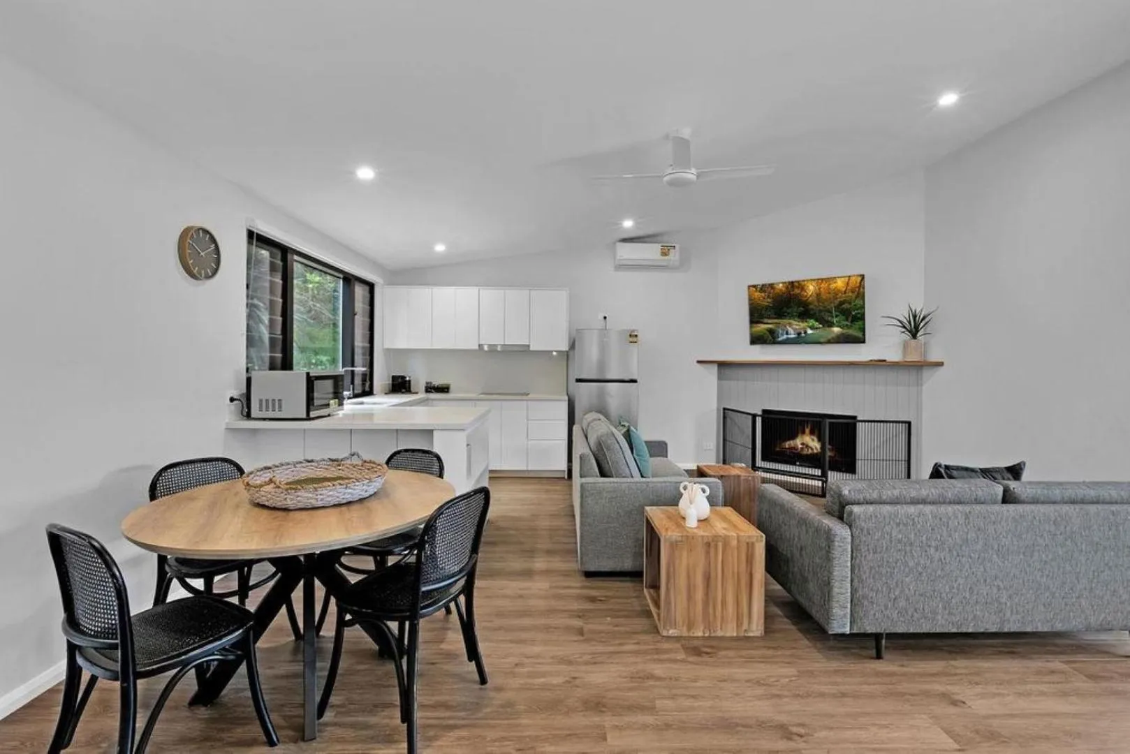 Seating area in Reflections Seal Rocks - Holiday Park