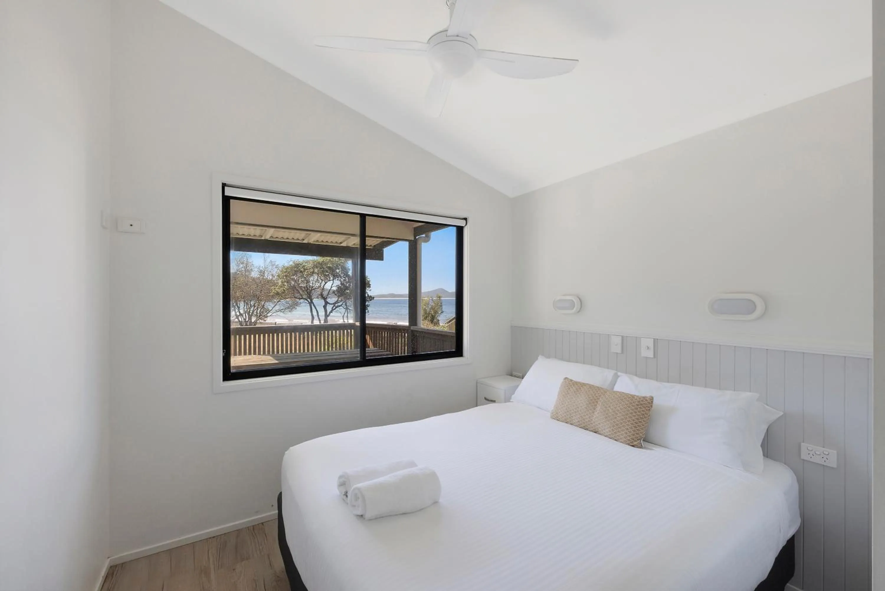 Bedroom, Bed in Reflections Seal Rocks - Holiday Park