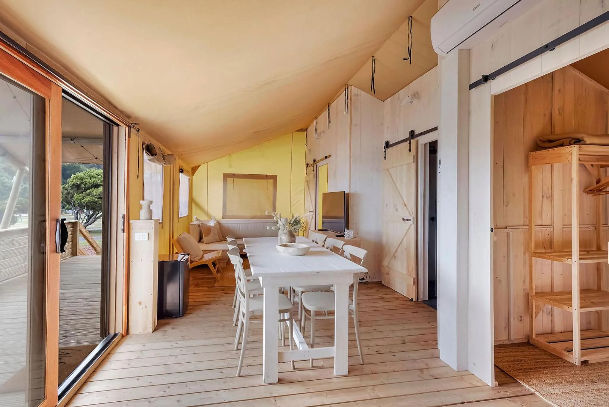 Dining area in Reflections Seal Rocks - Holiday Park