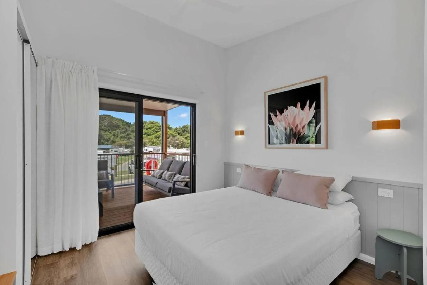 Bed in Reflections Seal Rocks - Holiday Park