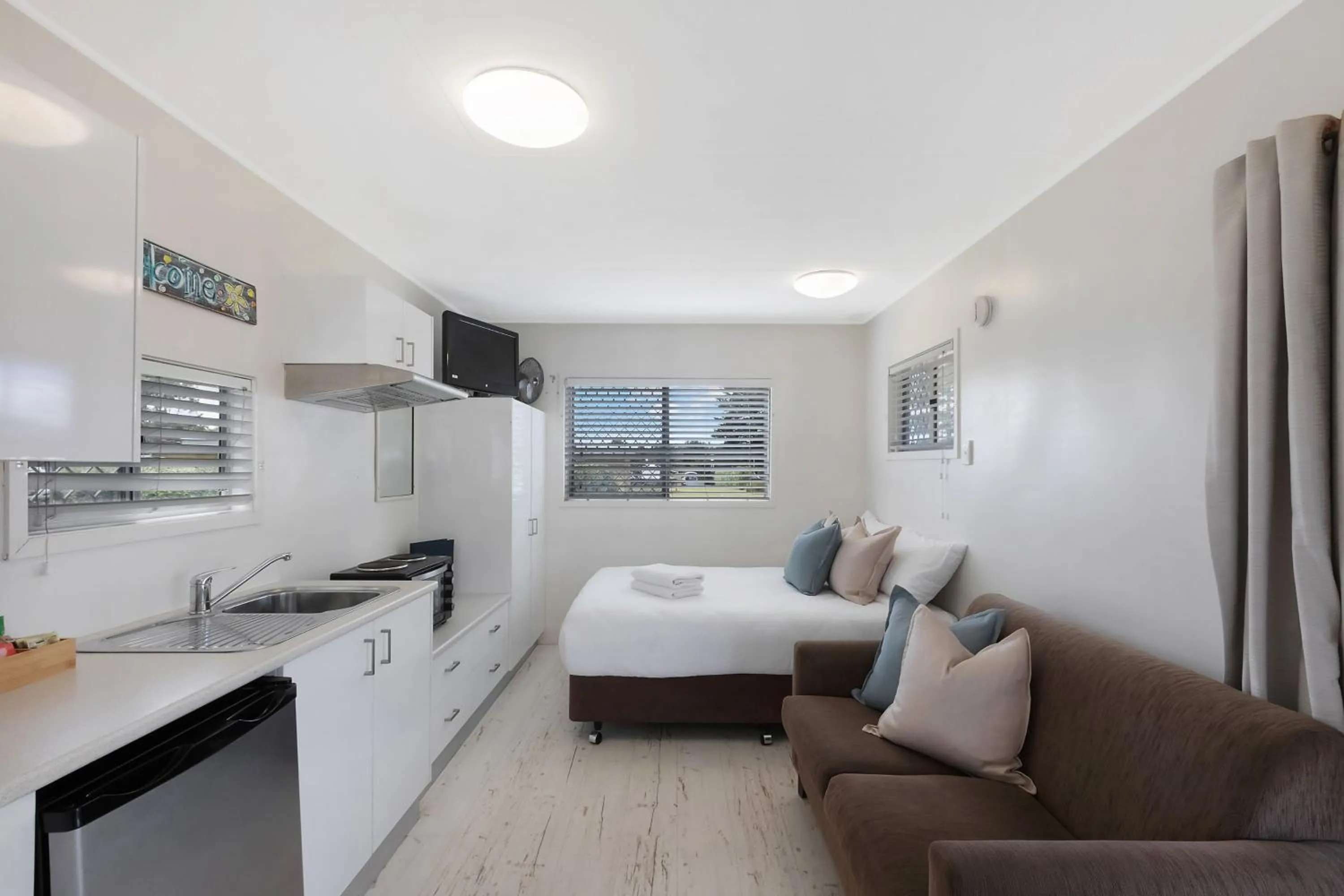 Bed in Reflections Hawks Nest - Holiday Park