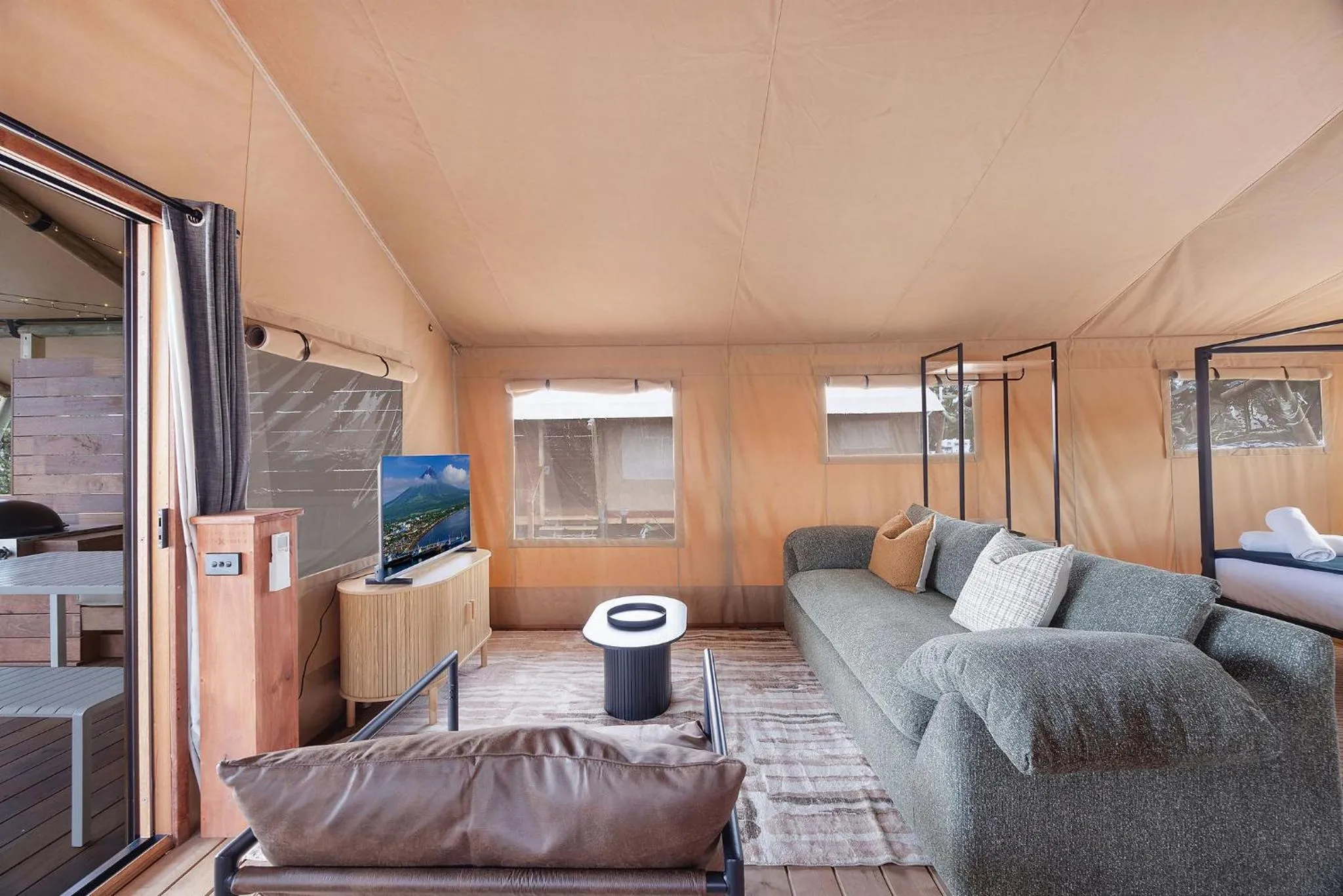 TV and multimedia in Reflections Hawks Nest - Holiday Park