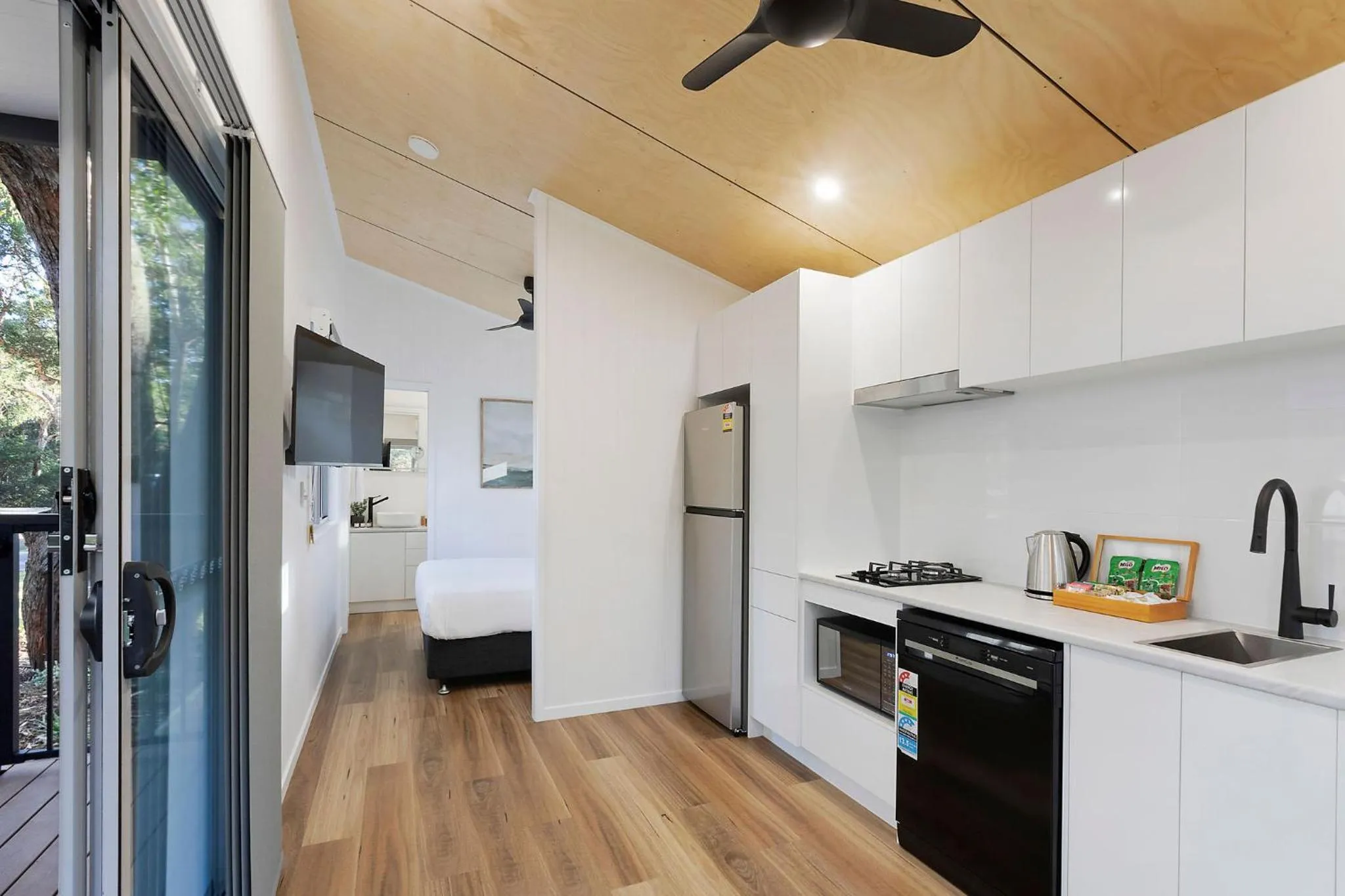 kitchen in Reflections Jimmys Beach - Holiday Park