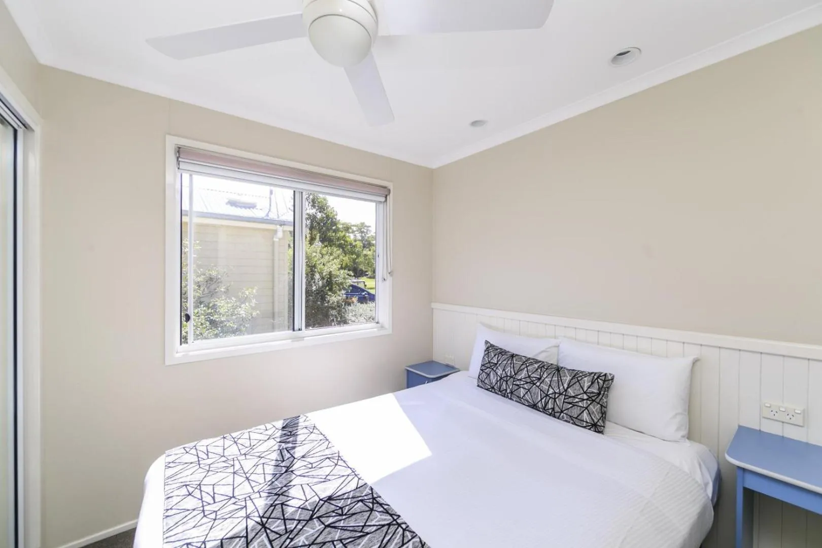 Bed in Reflections Jimmys Beach - Holiday Park