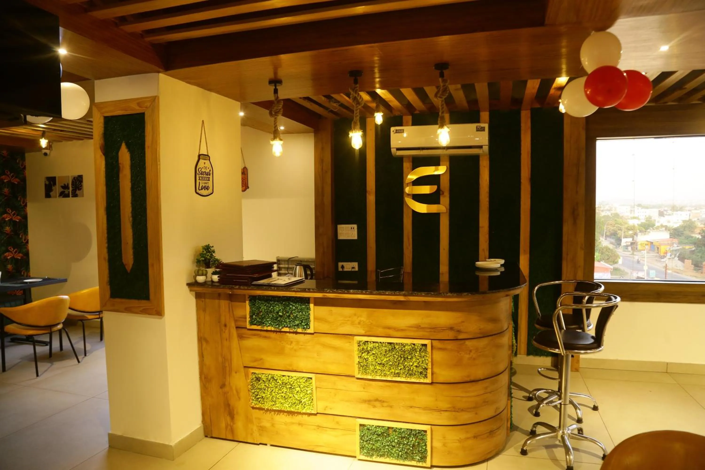 Restaurant/places to eat in The Eleganza