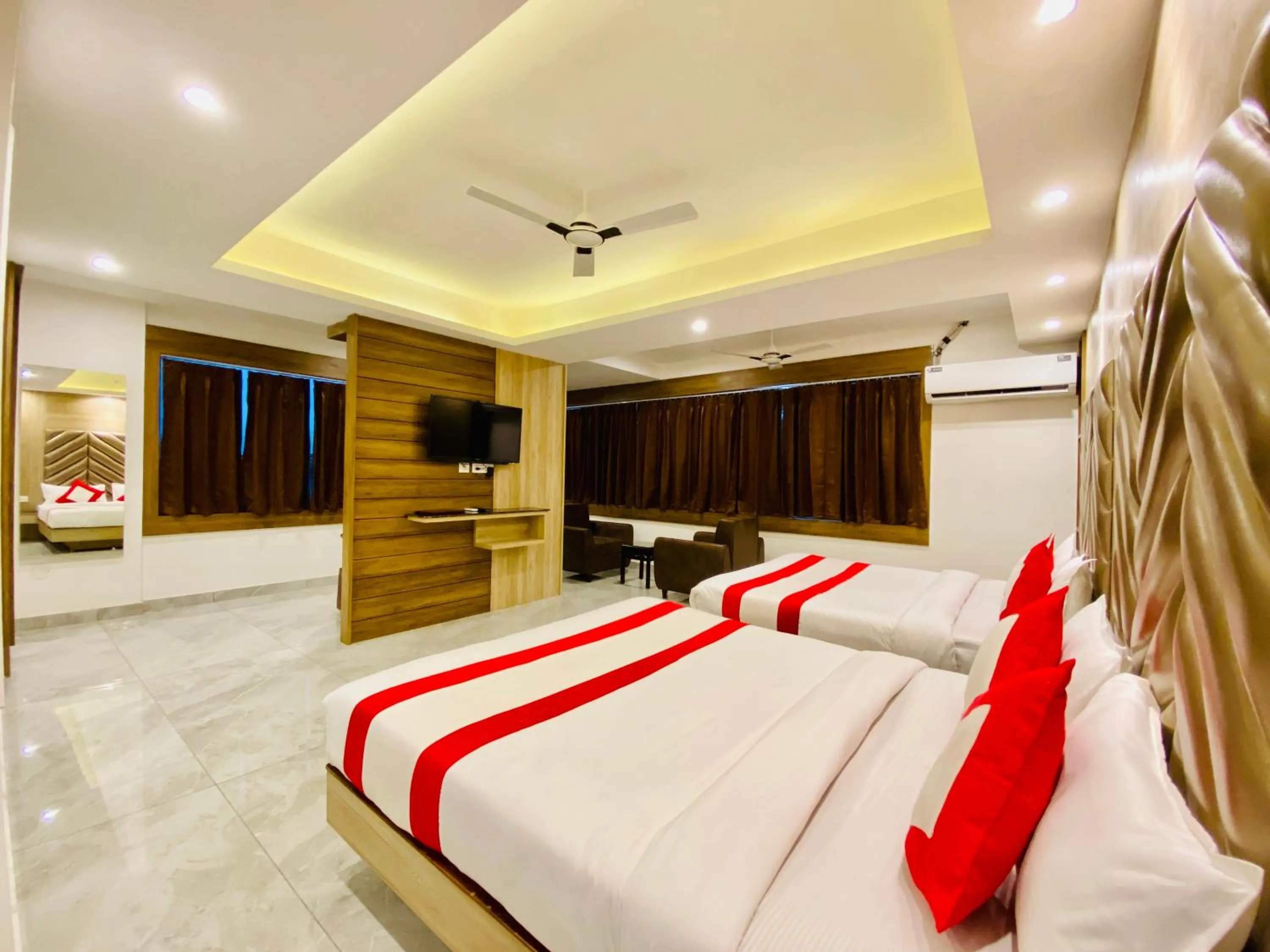 Photo of the whole room, Bed in The Eleganza