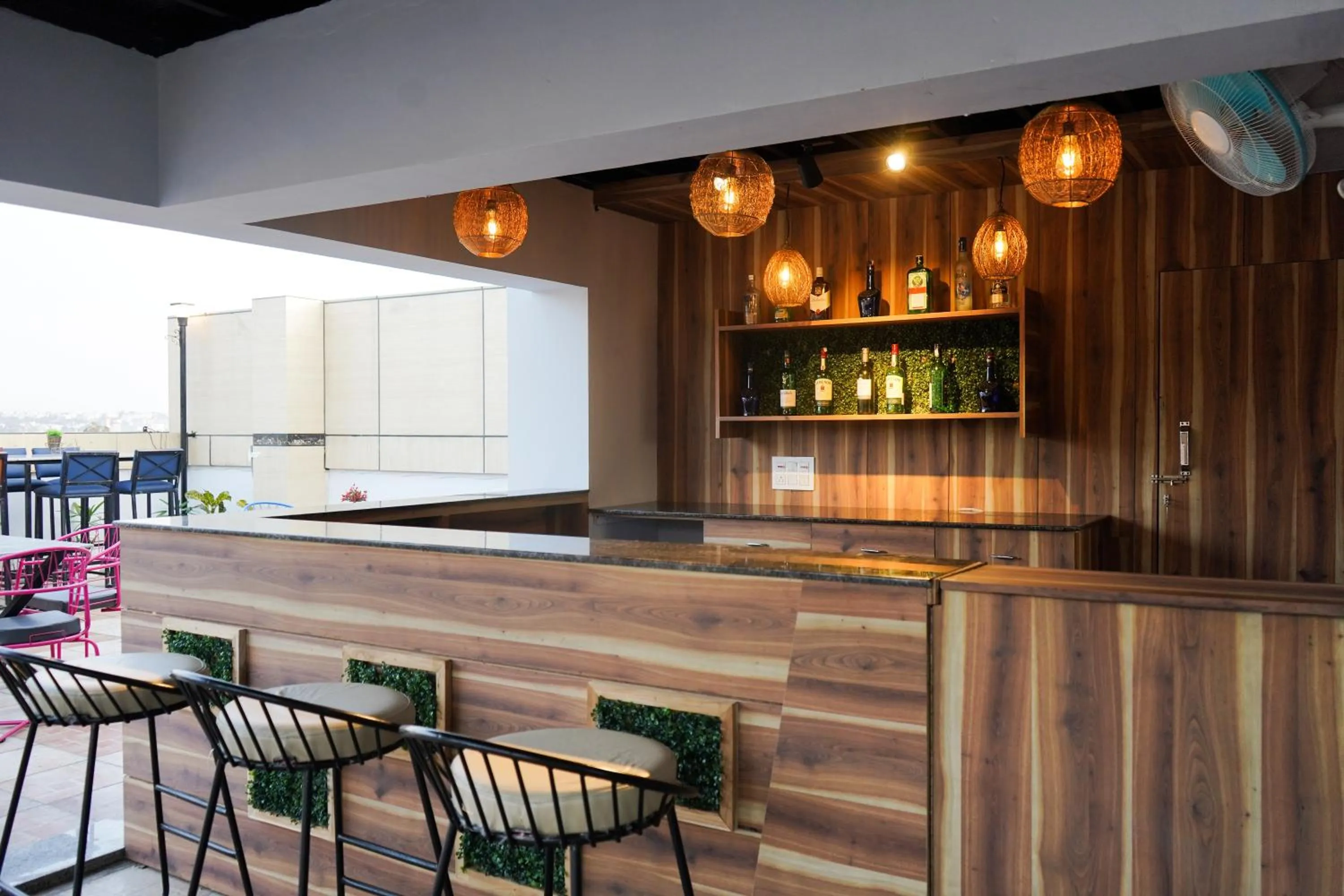 Restaurant/places to eat in The Eleganza