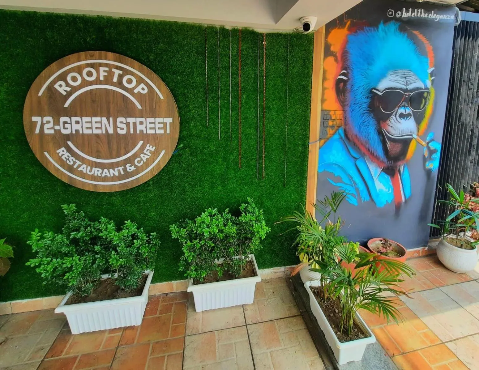 Restaurant/places to eat in The Eleganza