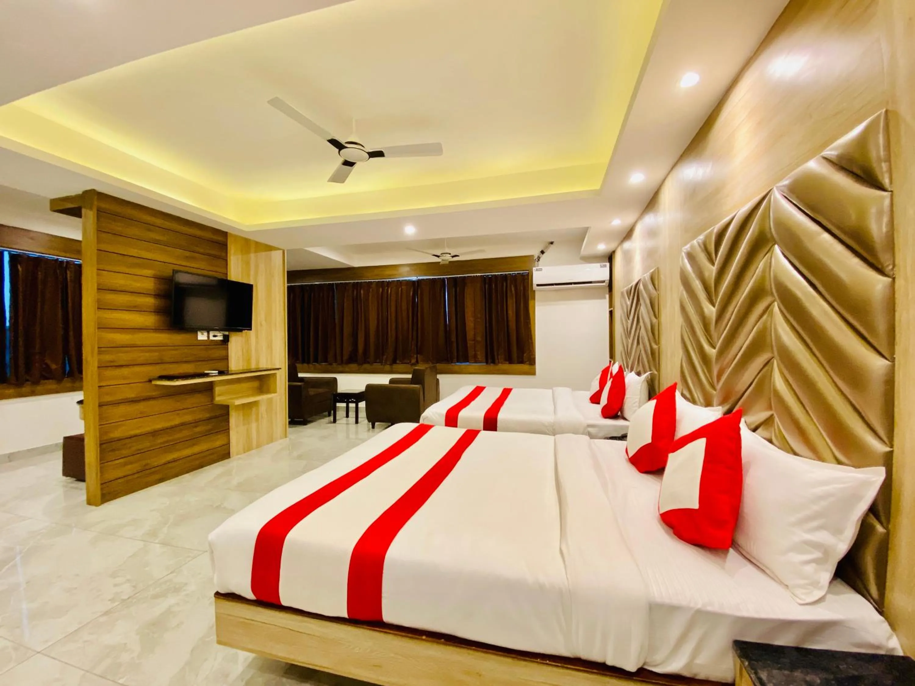 Photo of the whole room, Bed in The Eleganza