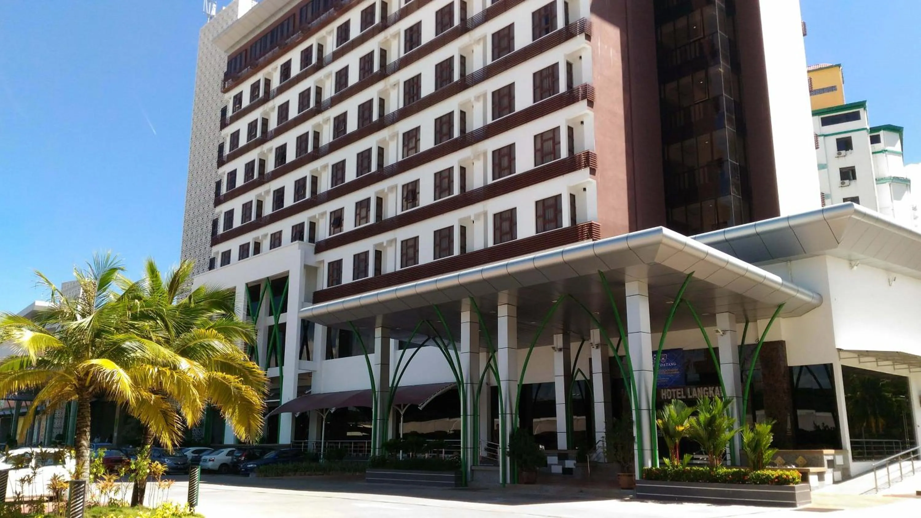 Property building in HIG Hotel