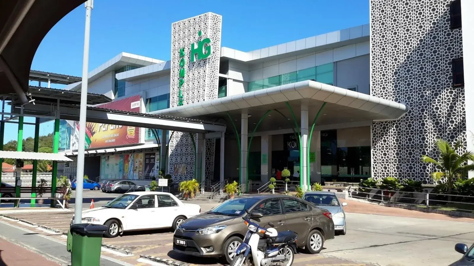 Property building in HIG Hotel Property building in HIG Hotel