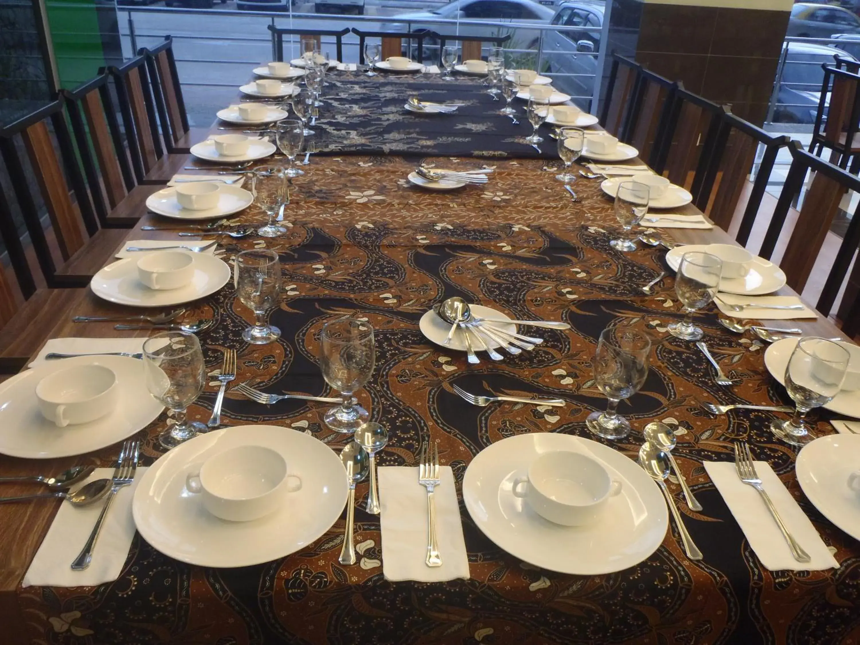 Restaurant/places to eat in HIG Hotel Restaurant/places to eat in HIG Hotel