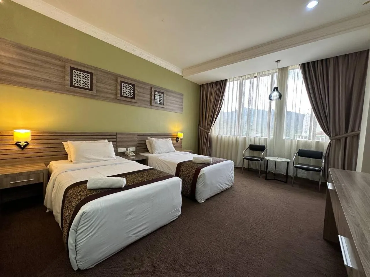 Shower, Bed in HIG Hotel