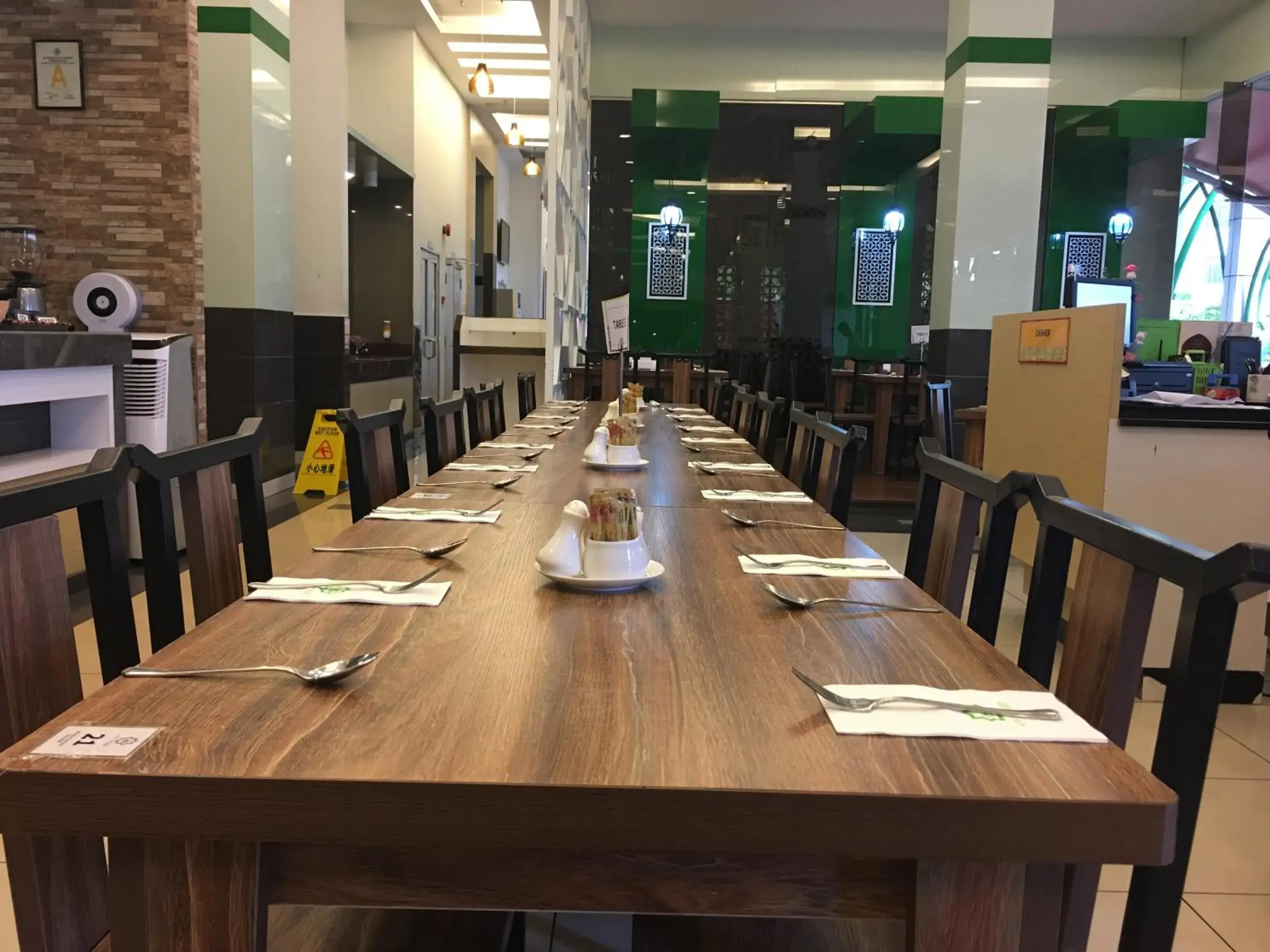 Restaurant/places to eat in HIG Hotel Restaurant/places to eat in HIG Hotel