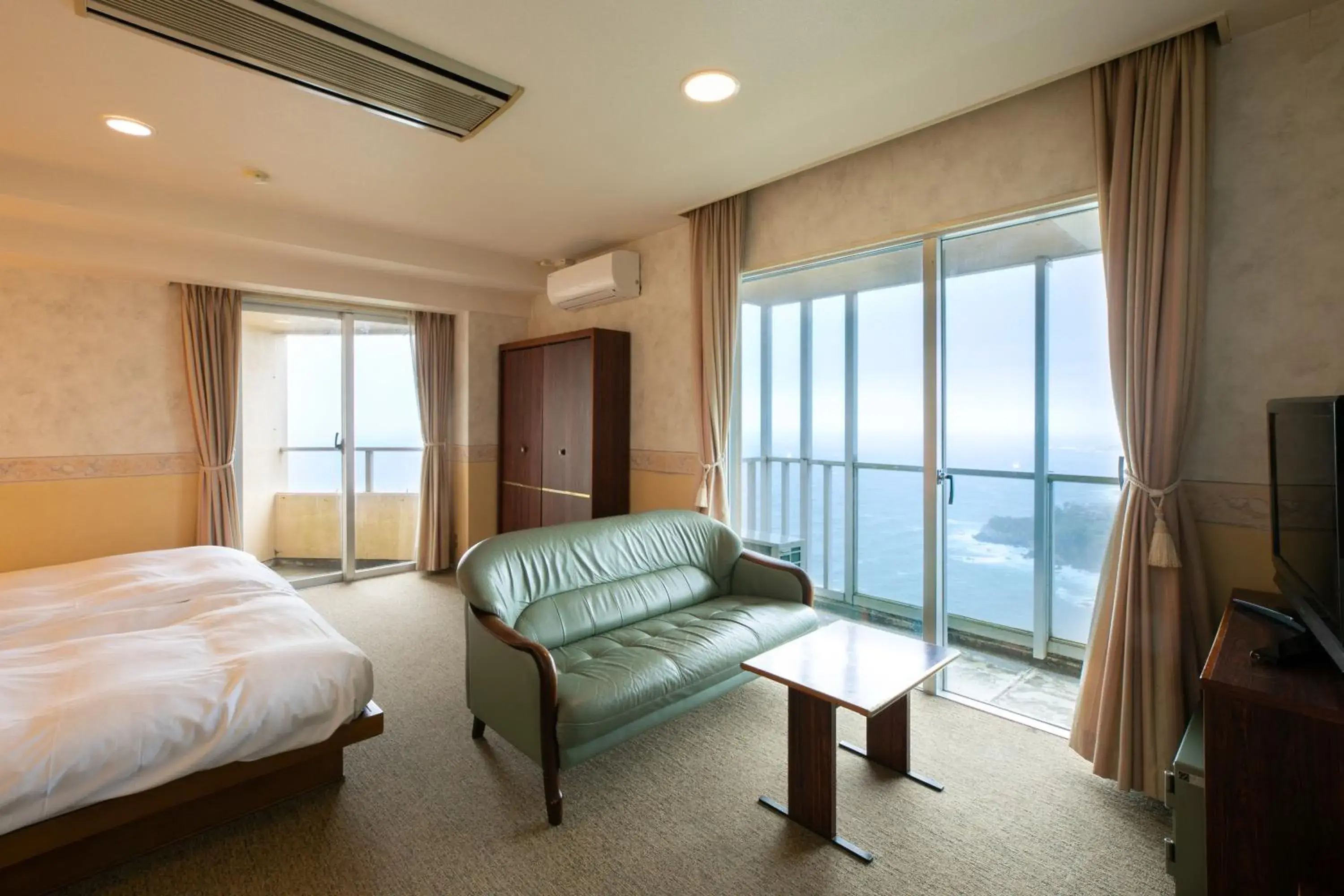 Photo of the whole room, Bed in Ijika Daiichi Hotel Kagura Photo of the whole room, Bed in Ijika Daiichi Hotel Kagura