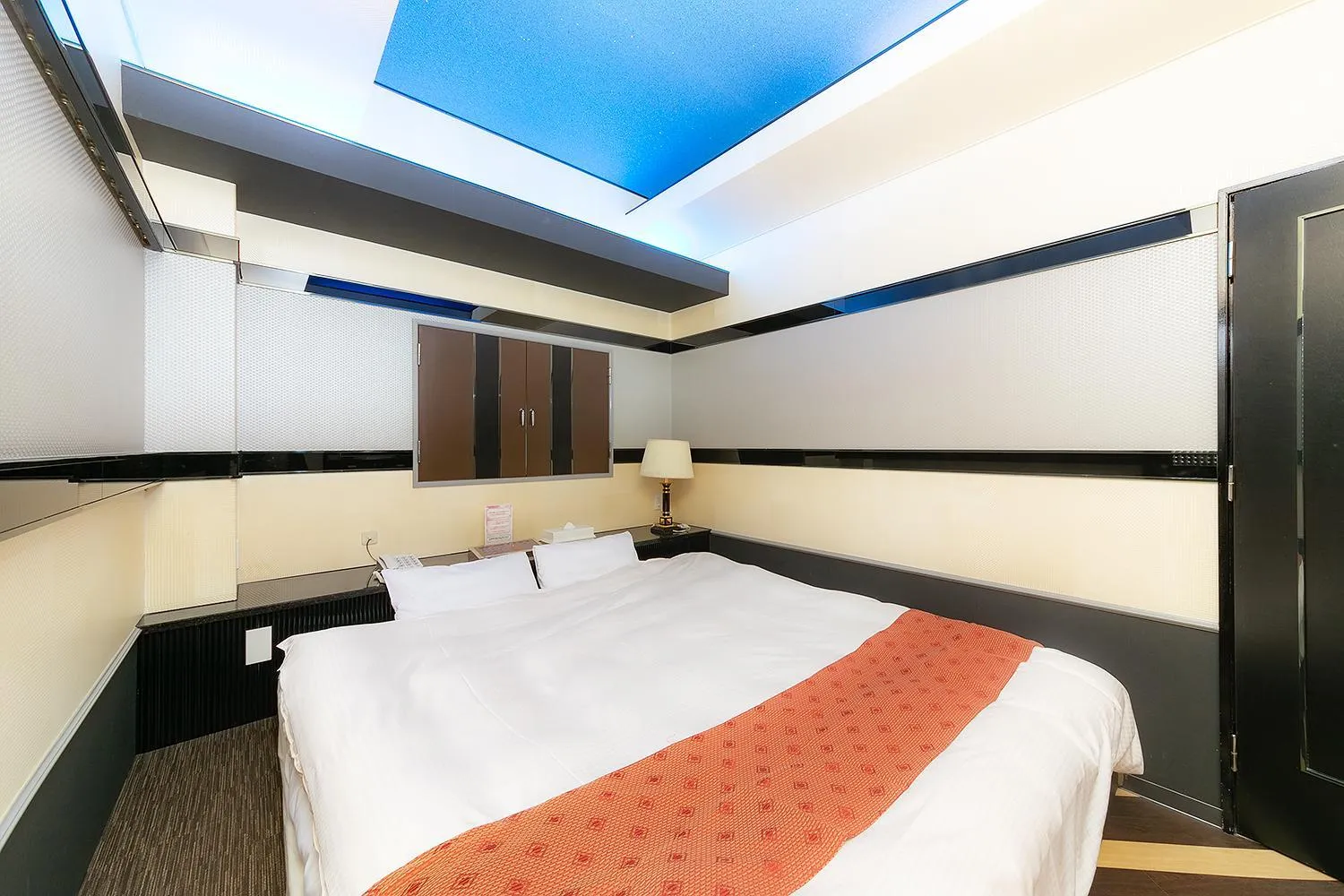 Photo of the whole room, Bed in Hotel TO