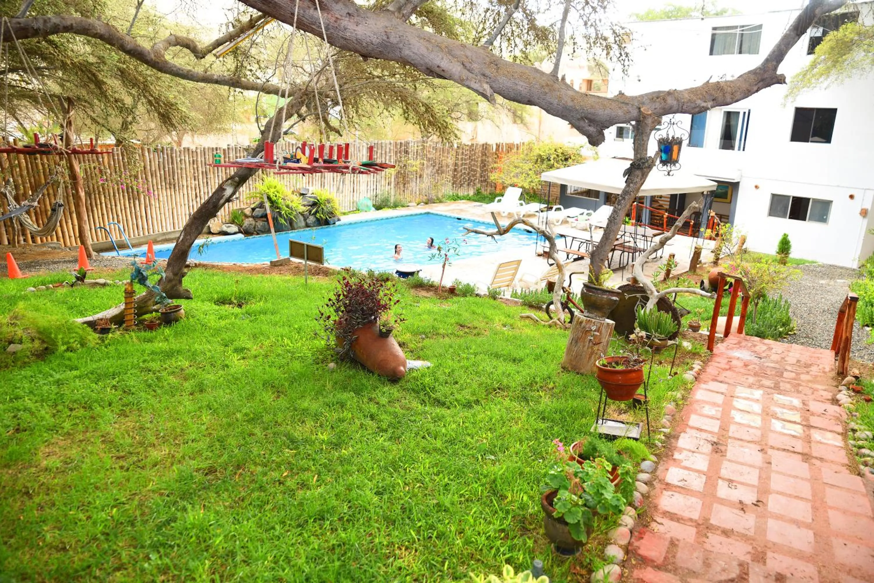 Pool view in Rochabus
