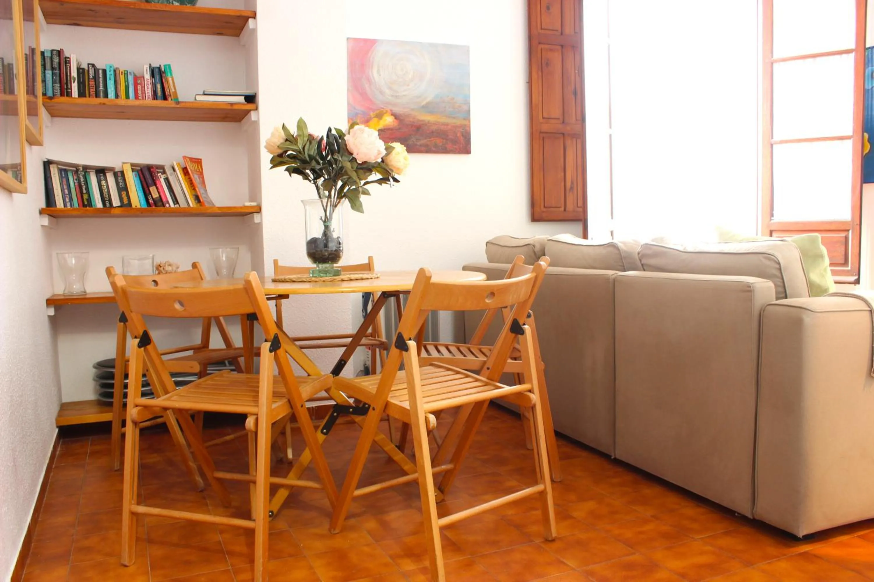 Lounge or bar in Duplex acogedor con gran terraza en pleno centro de Sevilla!