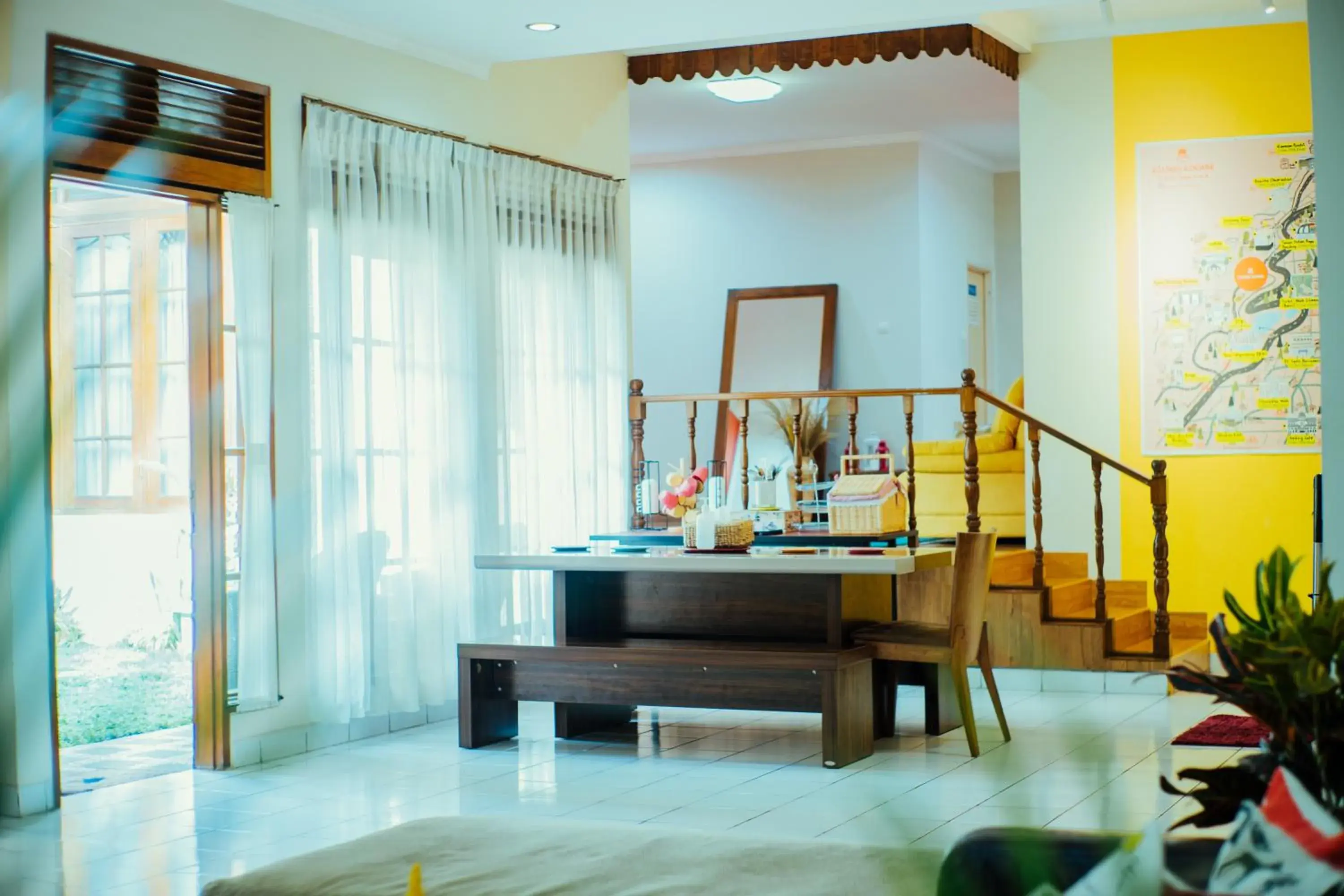 Six-Bedroom House in Roemah Renjana Bandung Six-Bedroom House in Roemah Renjana Bandung