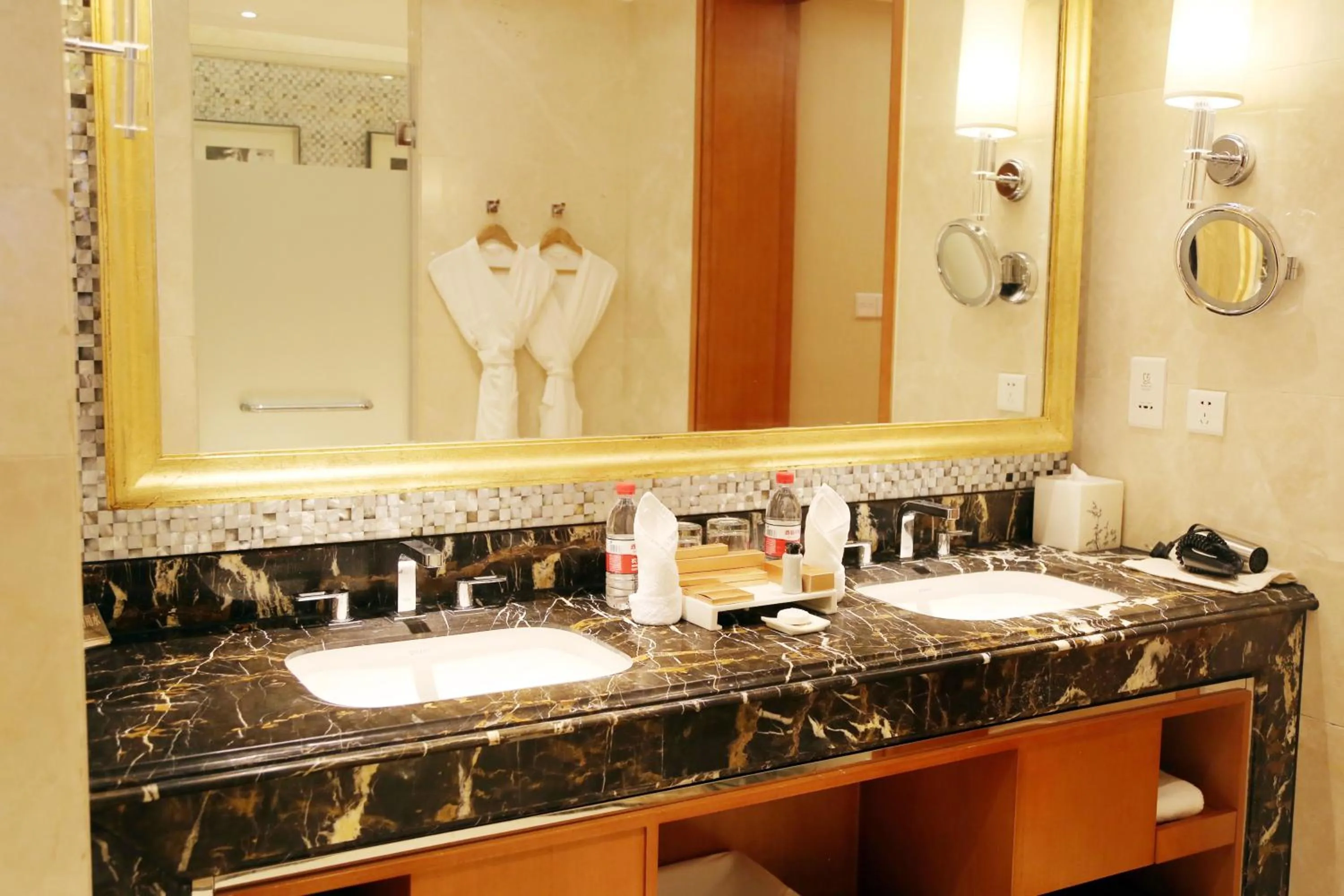 Bathroom in Huaguoshan Hotel