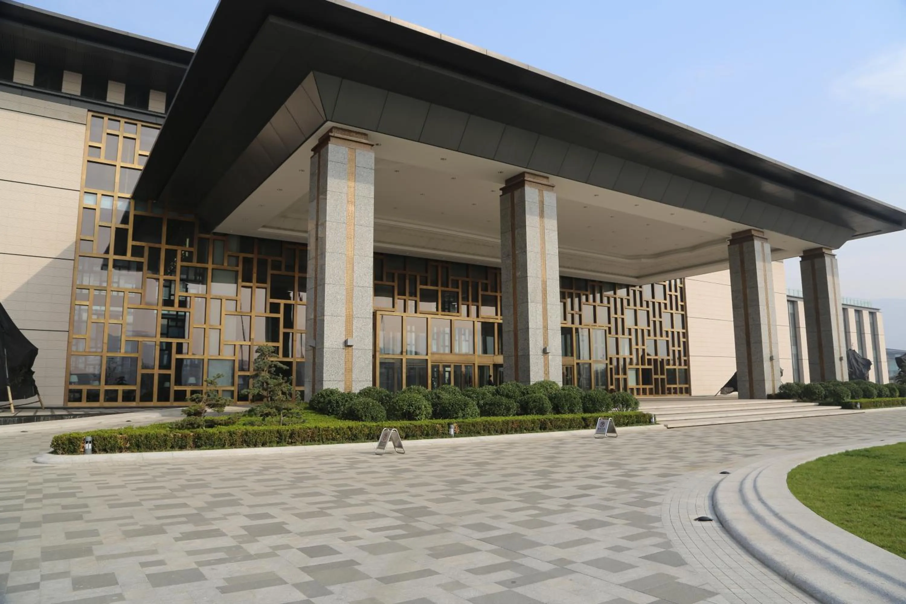 Facade/entrance in Huaguoshan Hotel