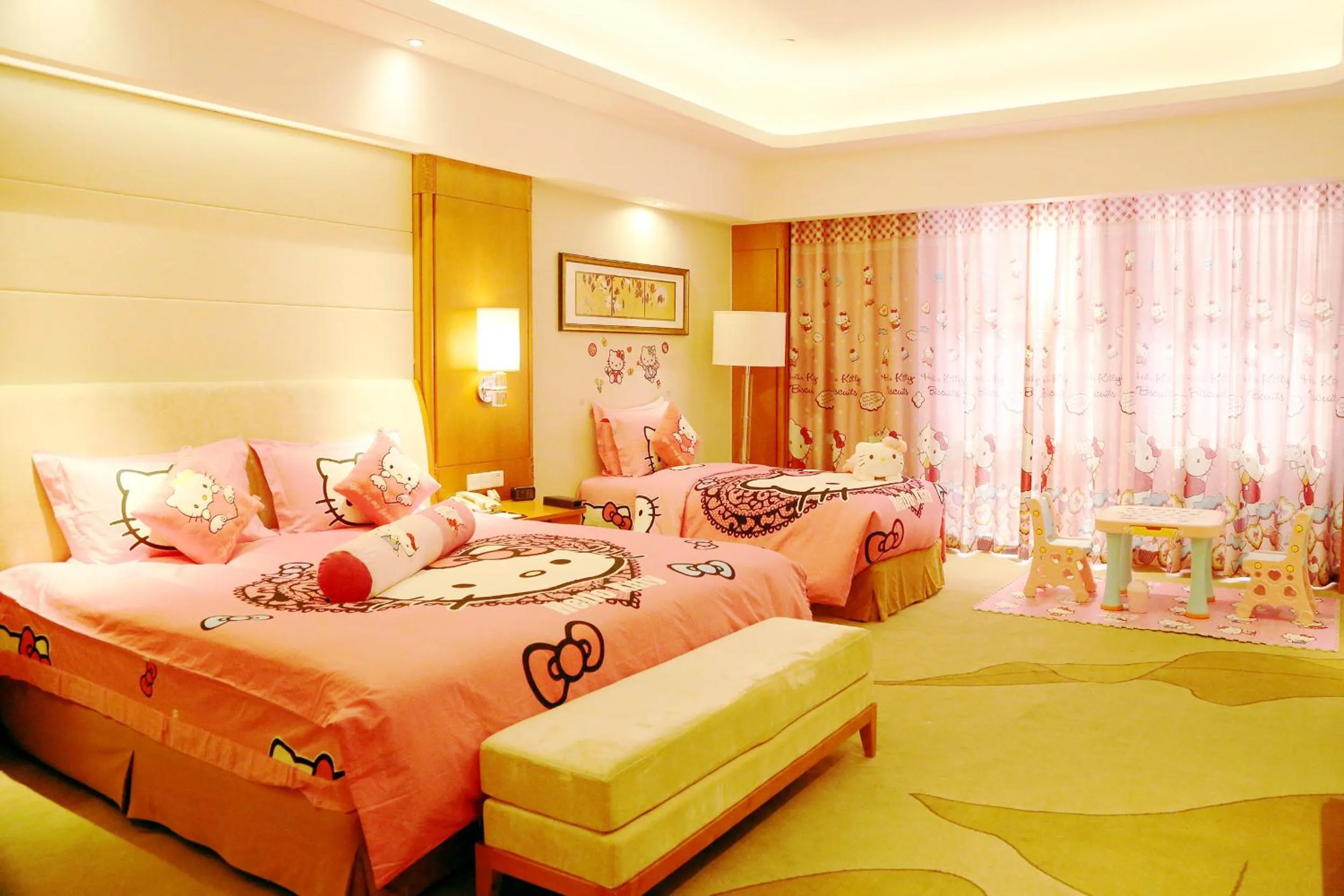 Photo of the whole room, Bed in Huaguoshan Hotel
