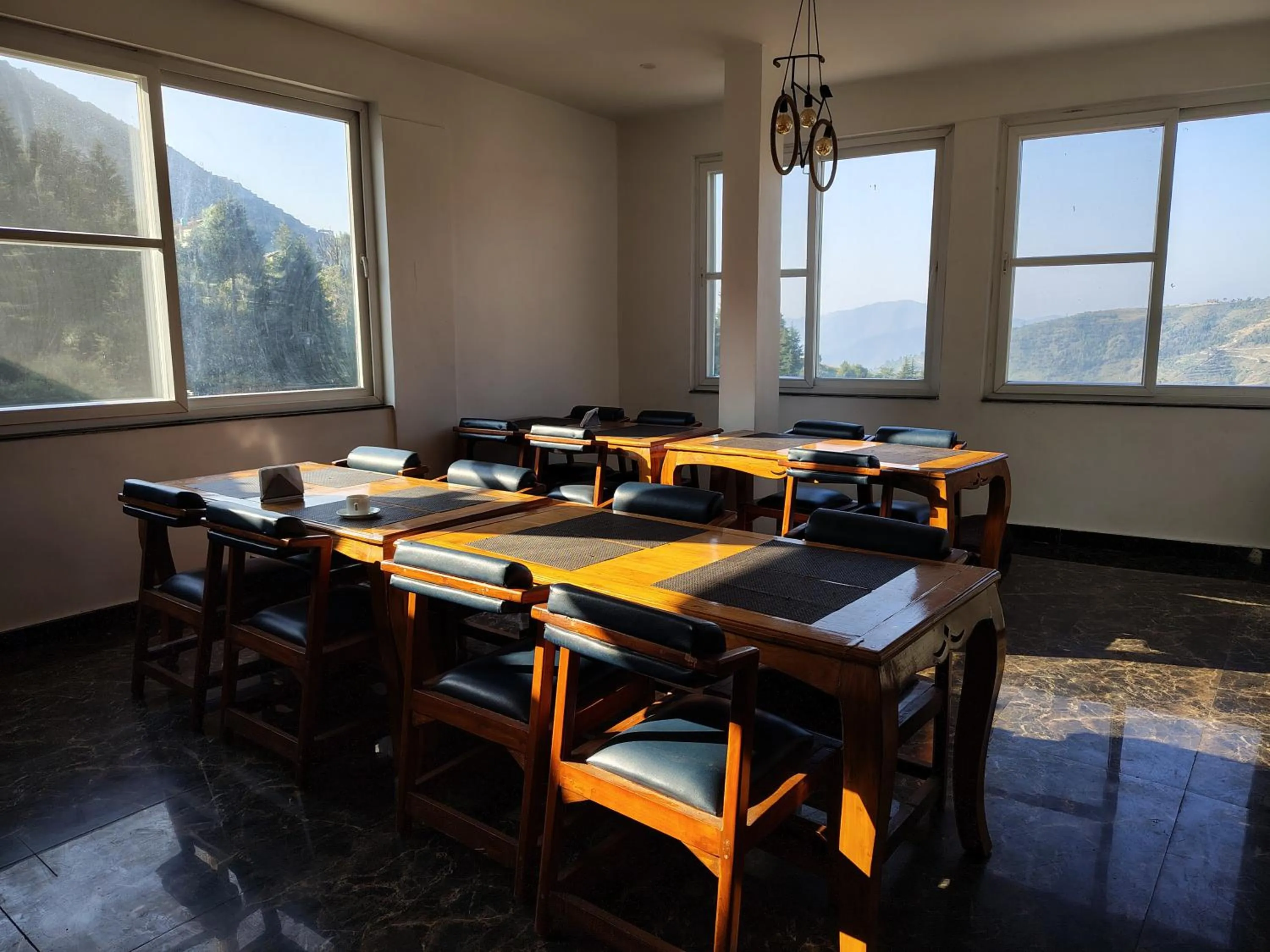 Restaurant/places to eat in Chakrata Inn Resort