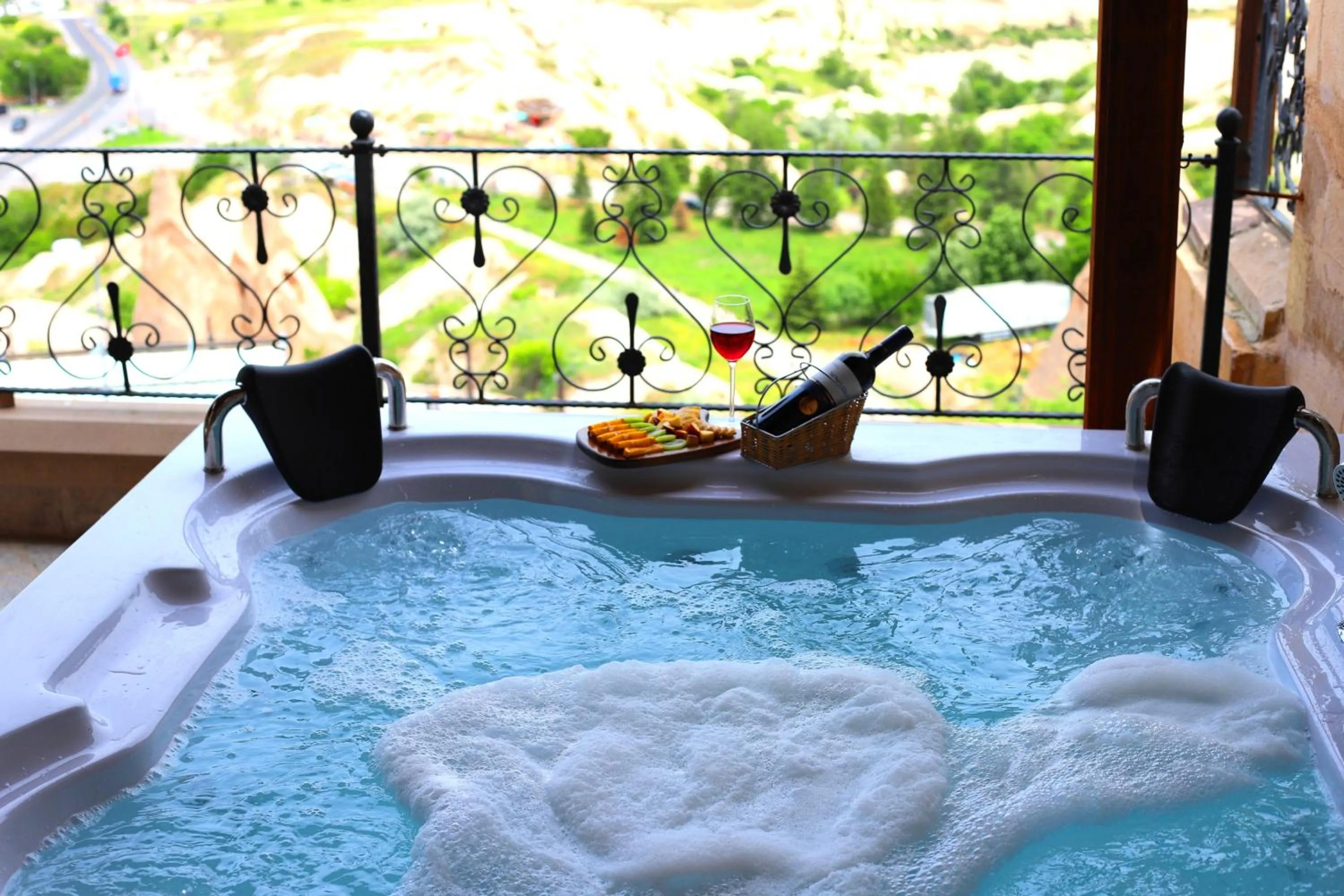 Hot Tub in Simera in Cappadocia - Special Class - Best View Rooftop