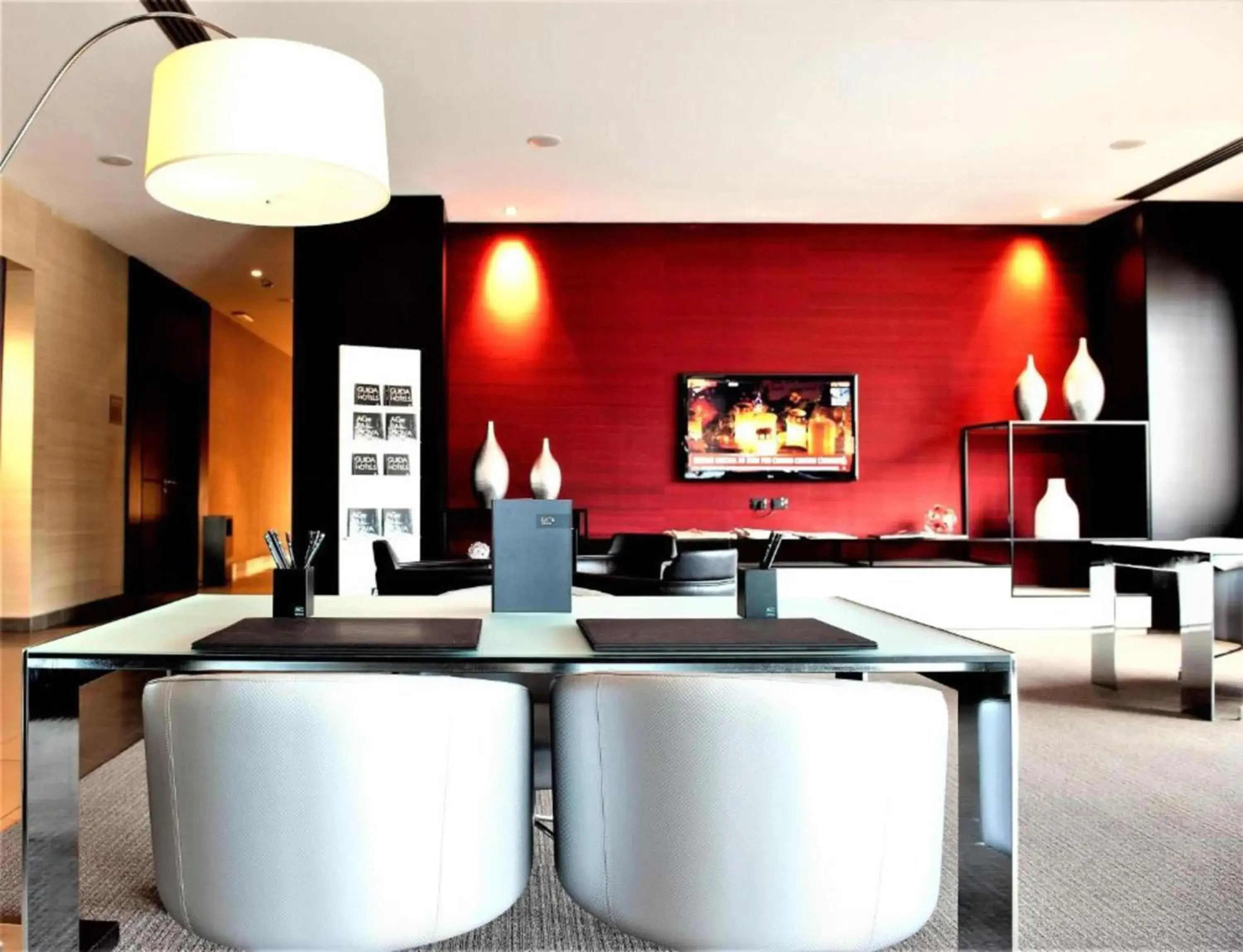 Communal lounge/ TV room in AC Hotel Padova by Marriott