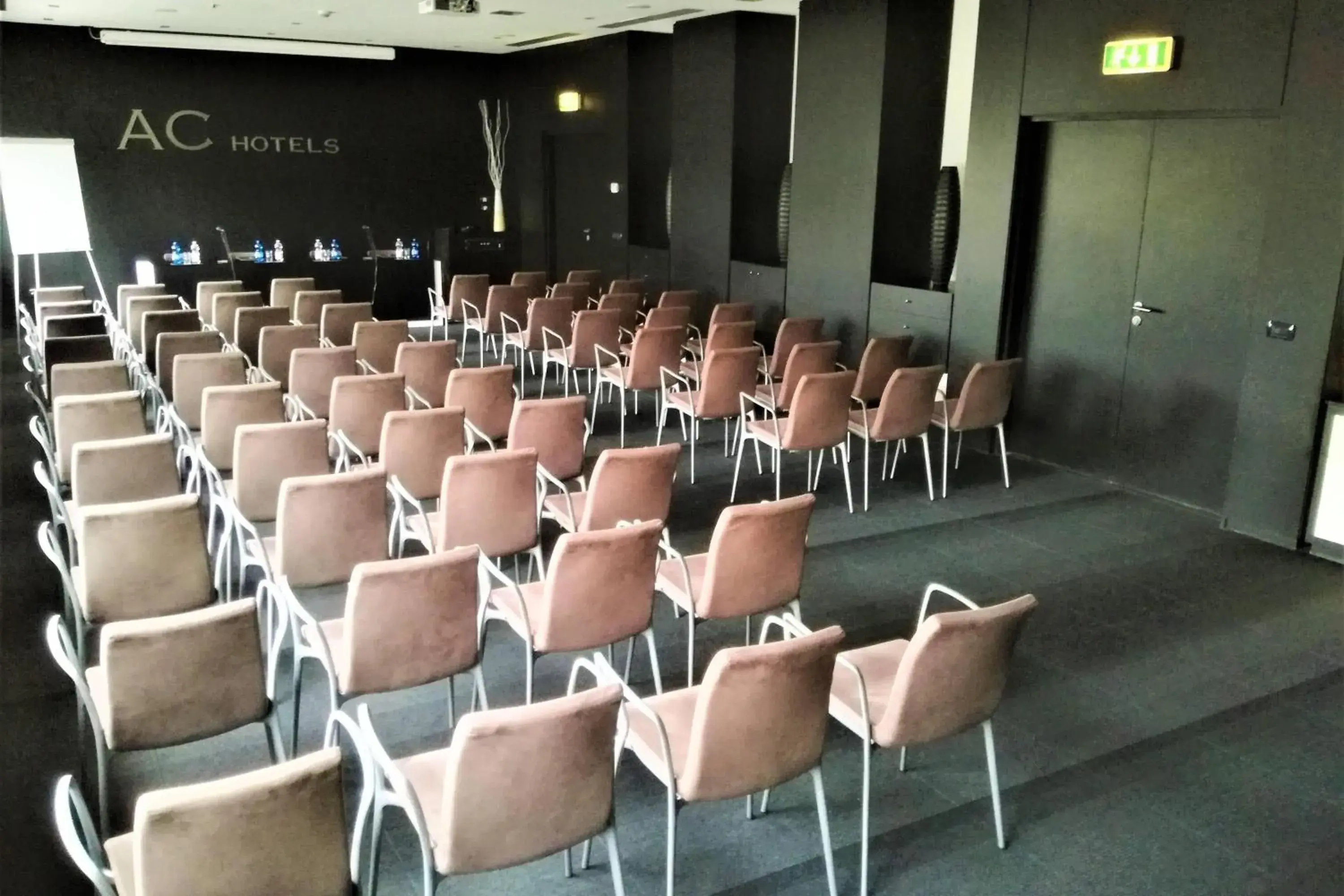 Meeting/conference room in AC Hotel Padova by Marriott
