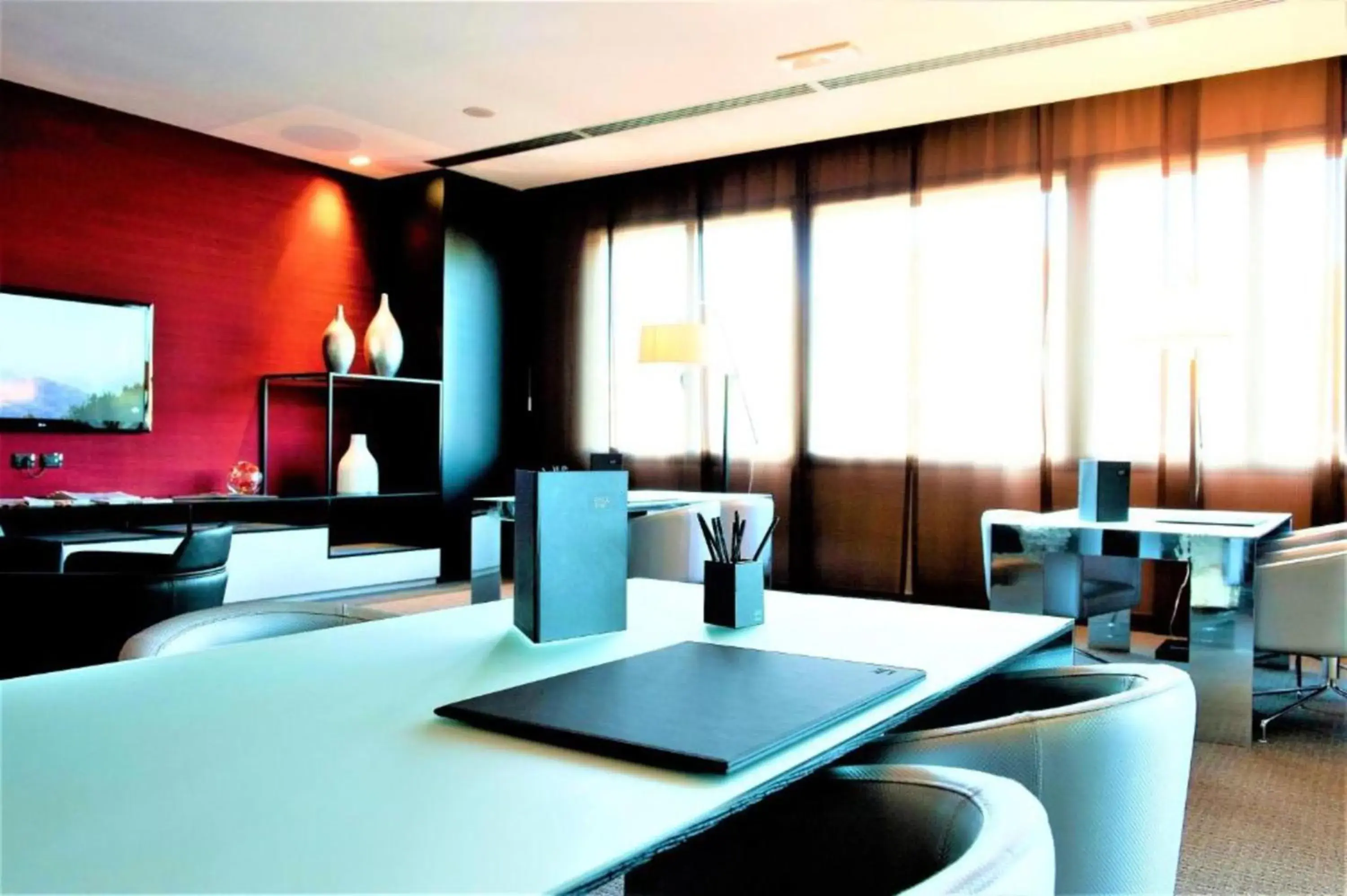 Lounge or bar in AC Hotel Padova by Marriott