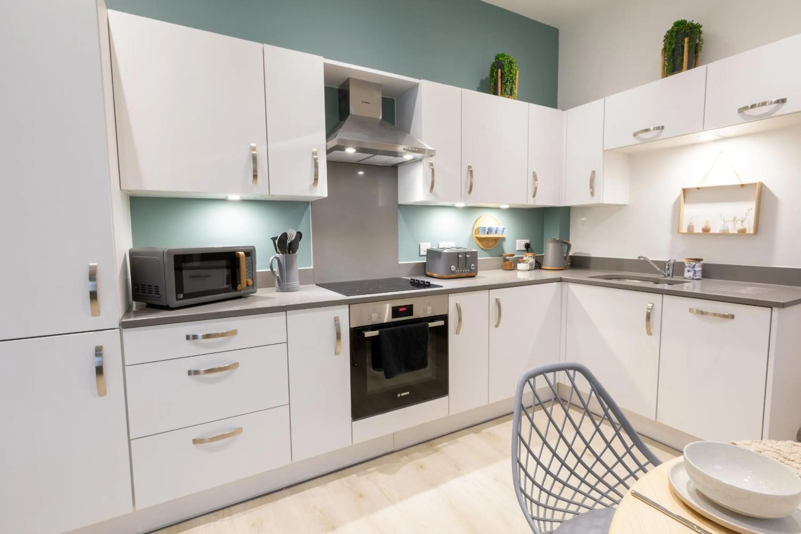 Kitchen or kitchenette in Courtyard Retreat- Free evening parking