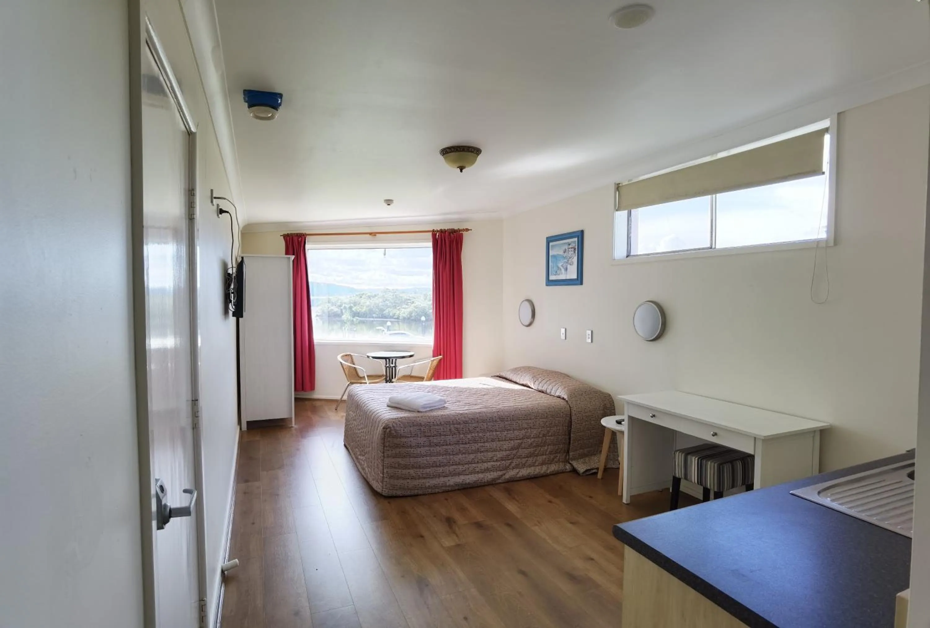 Bed in Watersedge Motel