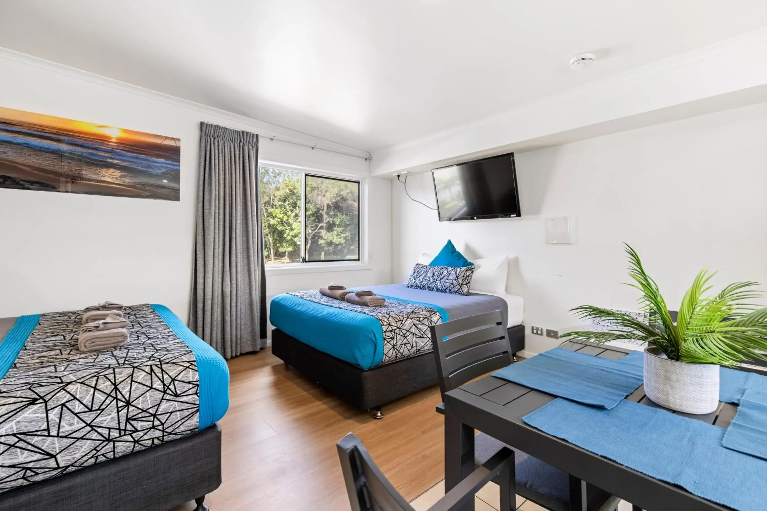Park view twin room in Surf Beach Motel Coffs Park view twin room in Surf Beach Motel Coffs