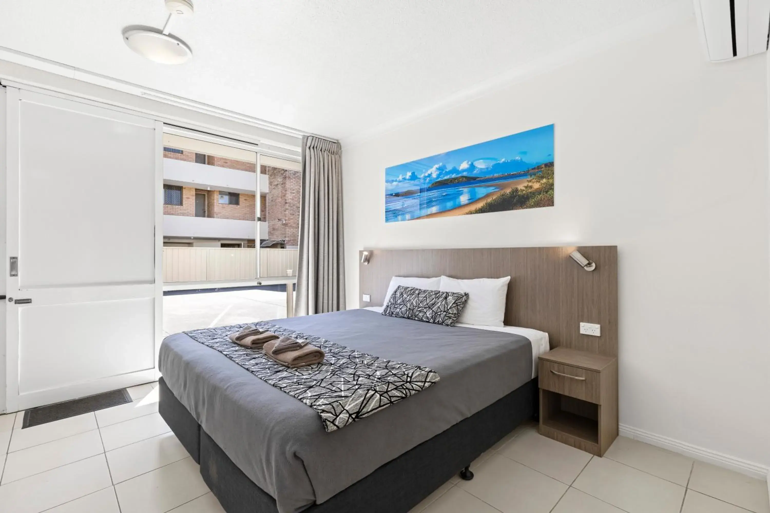 Standard King Room- Street Parking in Surf Beach Motel Coffs Standard King Room- Street Parking in Surf Beach Motel Coffs