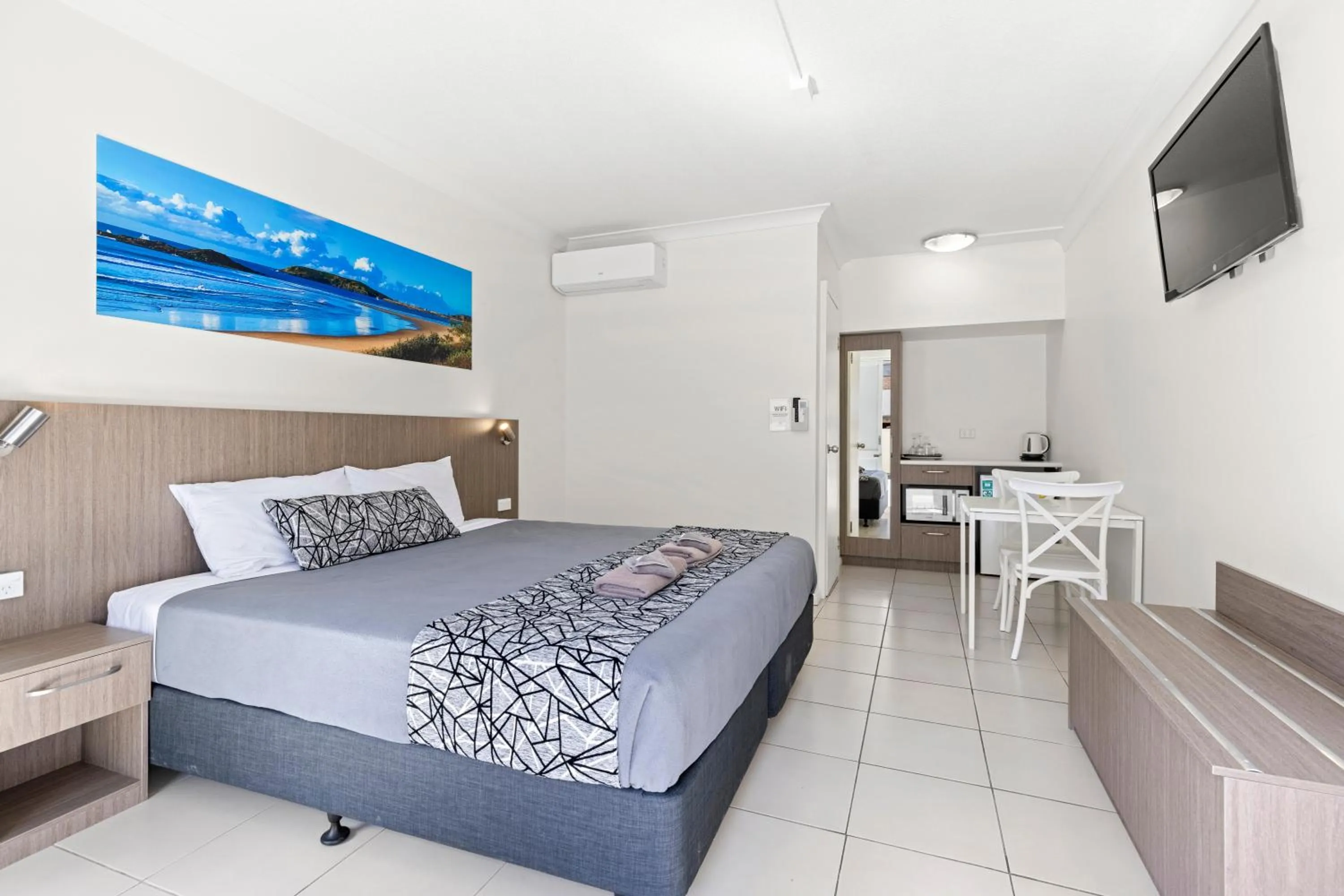 Bed in Surf Beach Motel Coffs