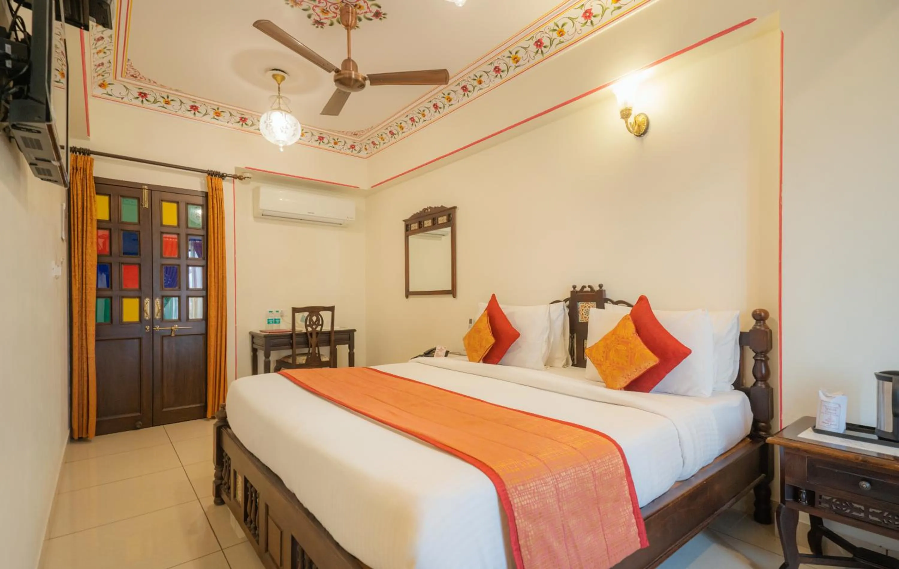 Bedroom, Bed in Umaid Residency - A Regal Heritage Home