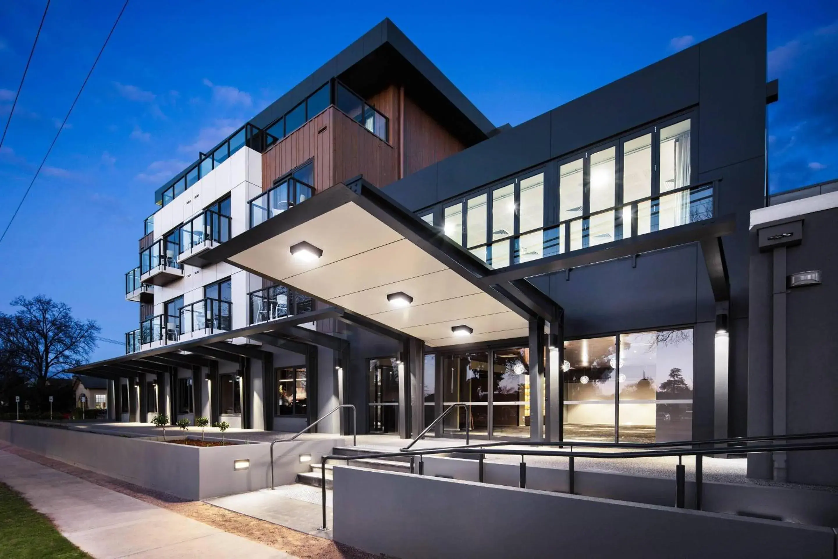 Property building in Quality Hotel Lakeside Property building in Quality Hotel Lakeside