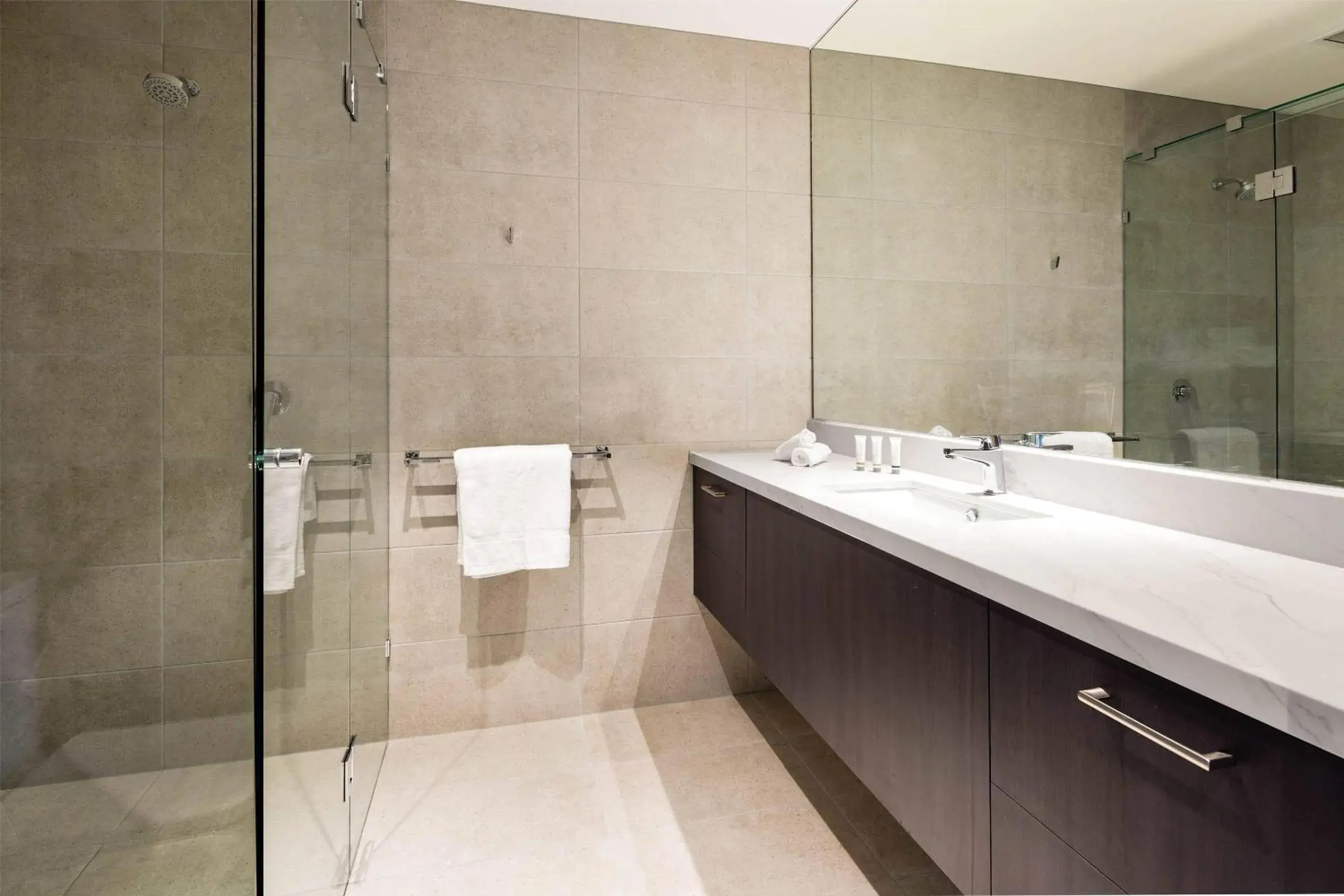 Bedroom in Quality Hotel Lakeside Bedroom in Quality Hotel Lakeside