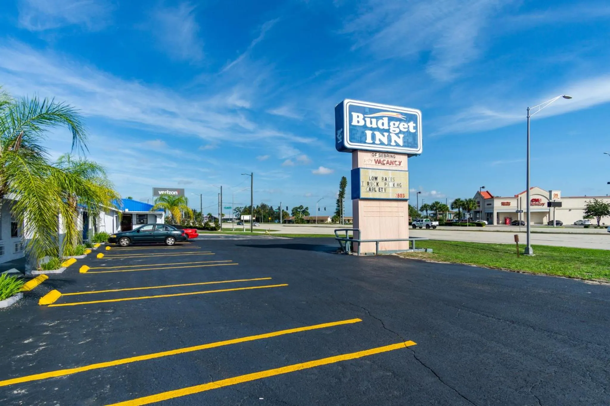 Logo/Certificate/Sign in Budget Inn of Sebring