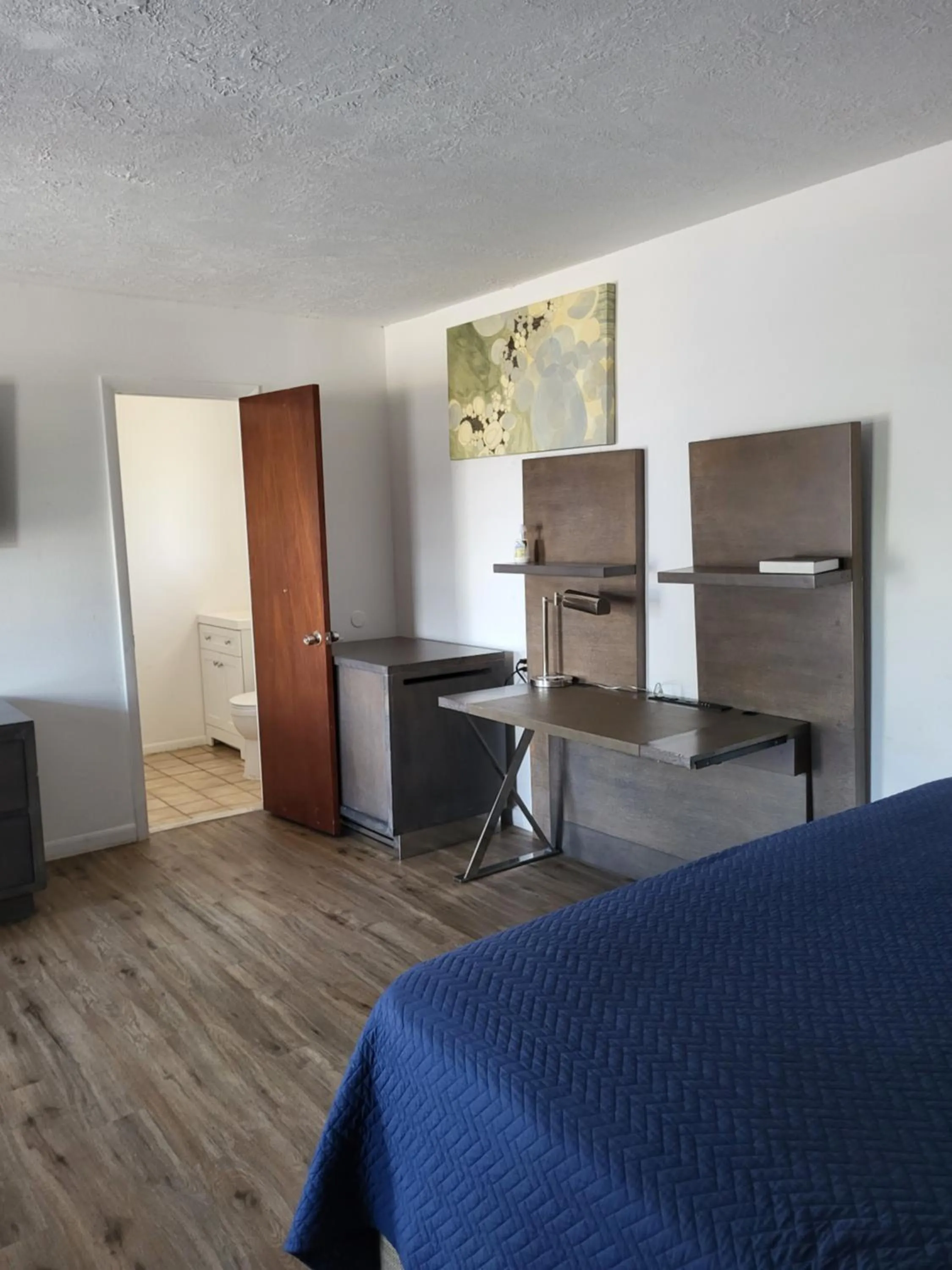 hair dresser in Budget Inn of Sebring